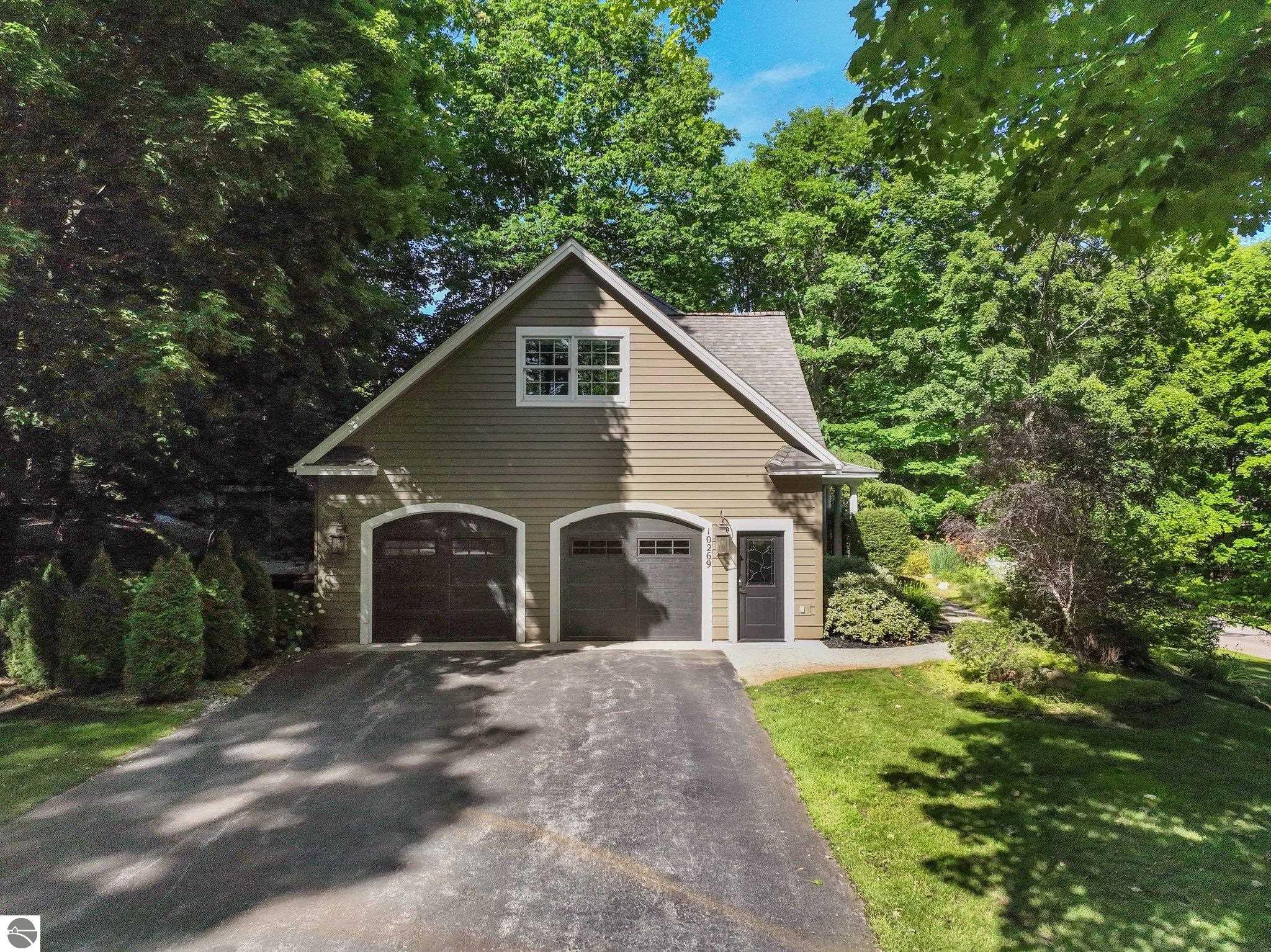 10269 E White Pine Lane