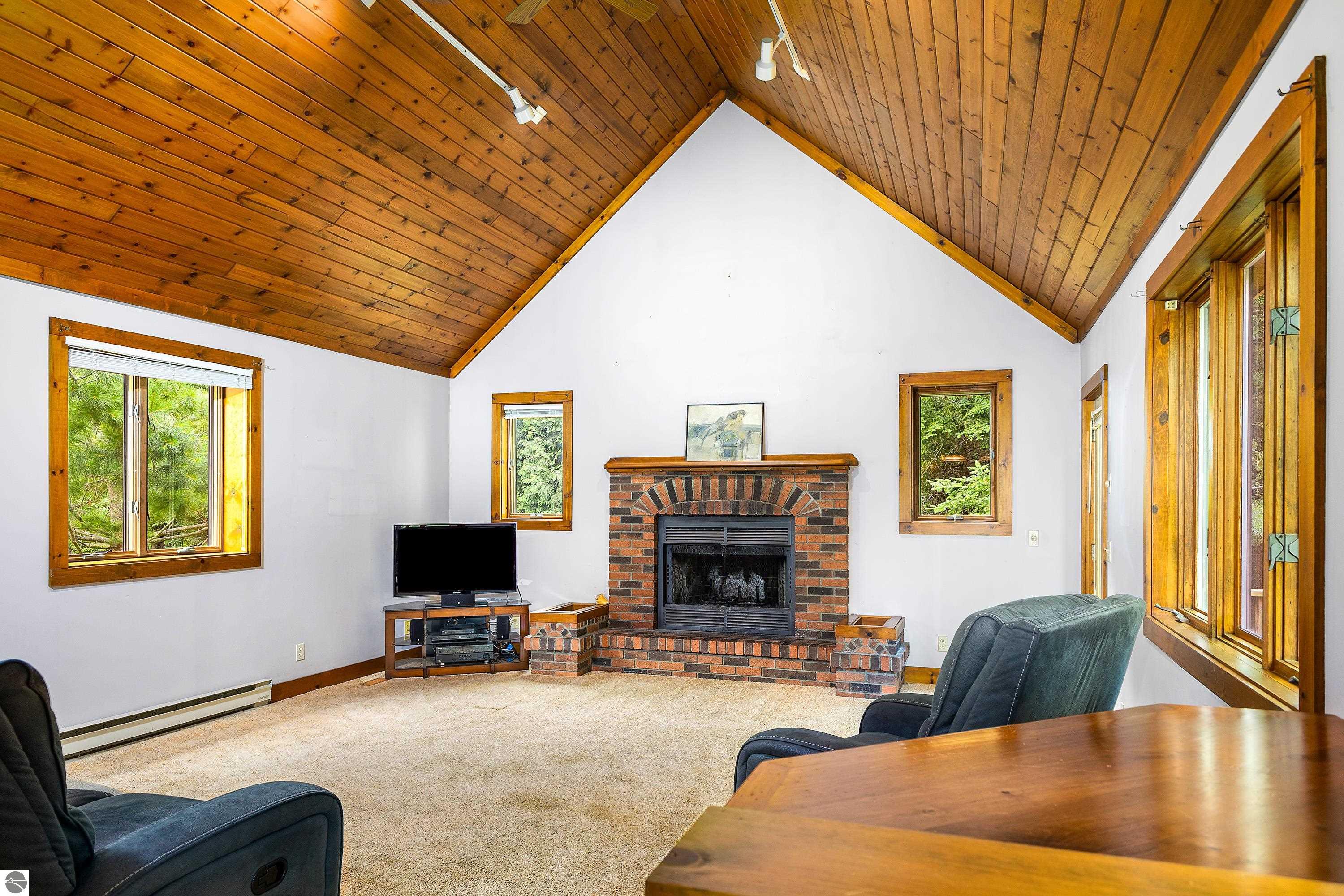 337 W Third Street