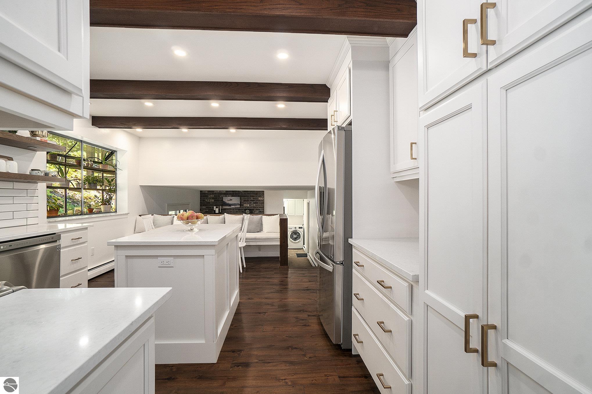 3706 Holiday Village Road