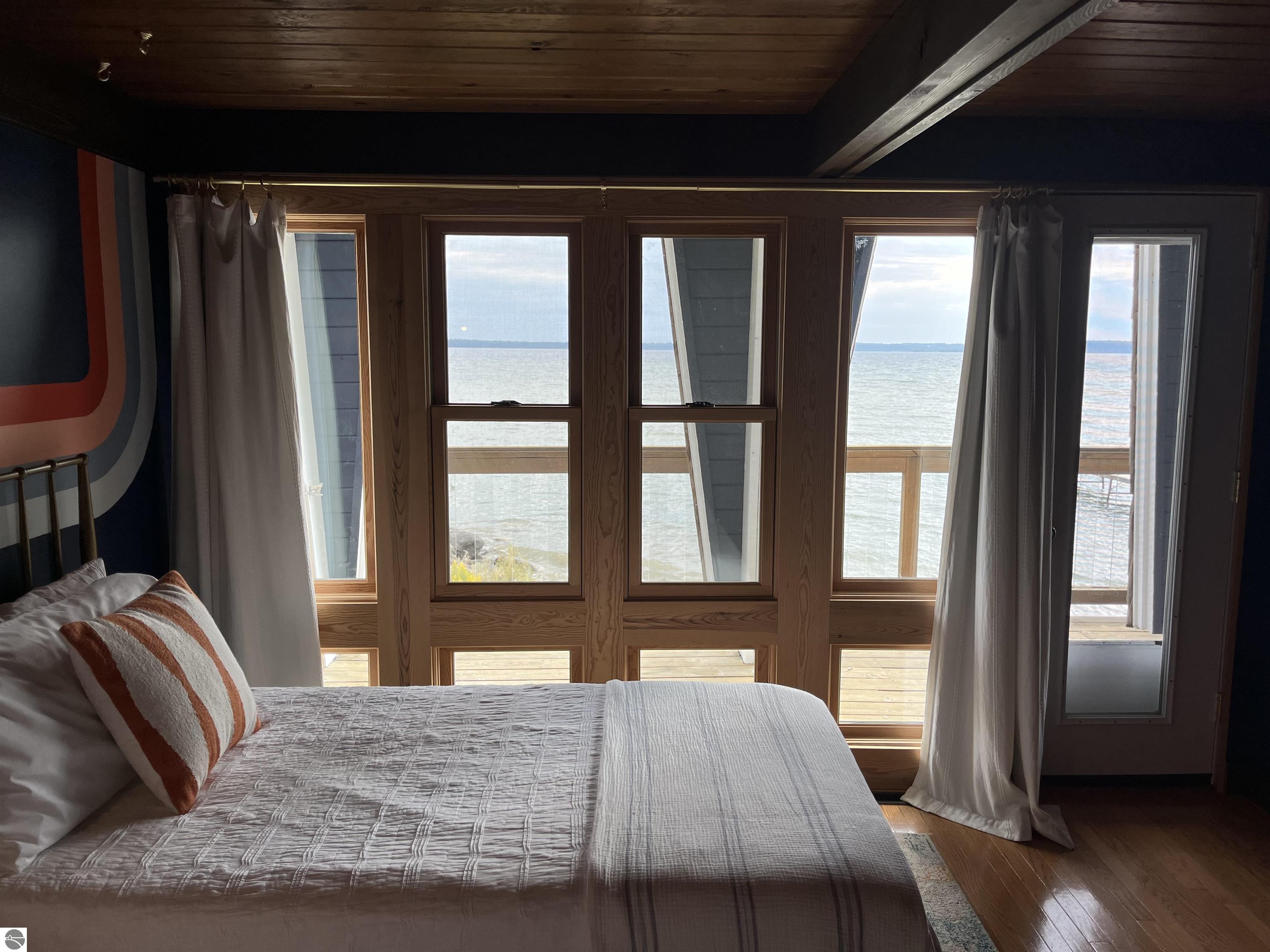 5553 S West Bay Shore Drive