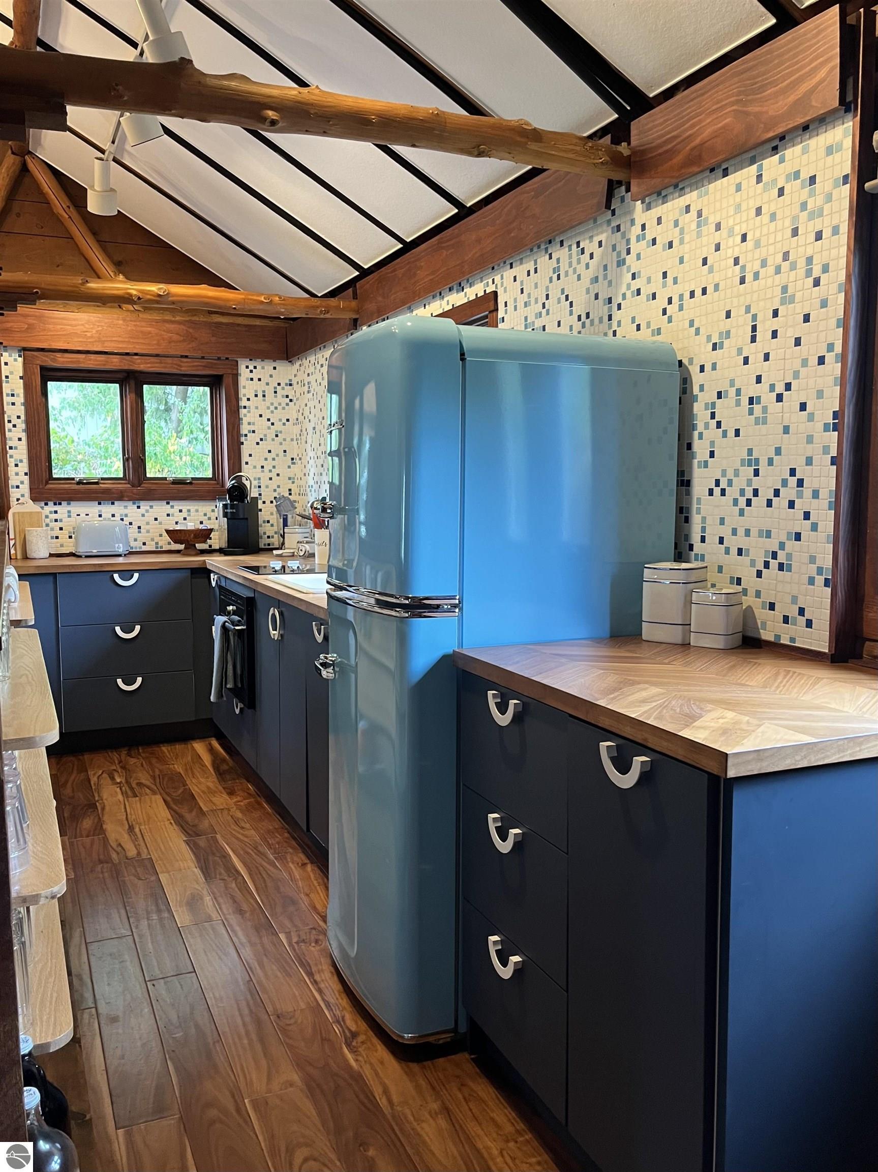 5553 S West Bay Shore Drive