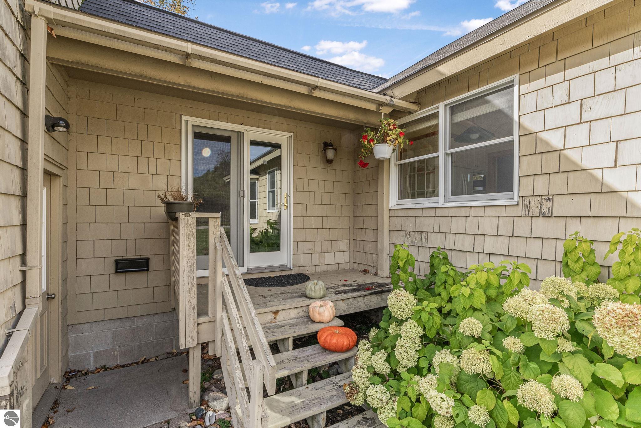 6211 N Manitou Trail, Northport