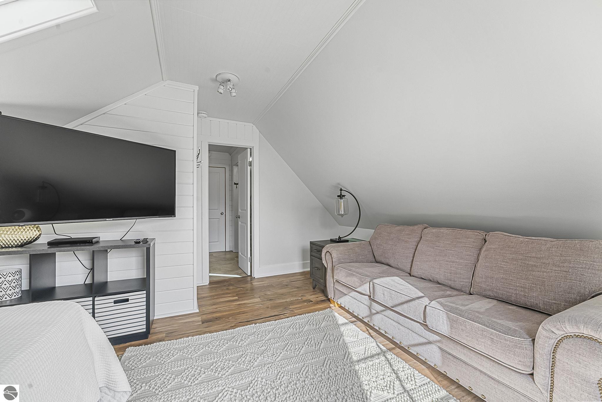 6211 N Manitou Trail, Northport