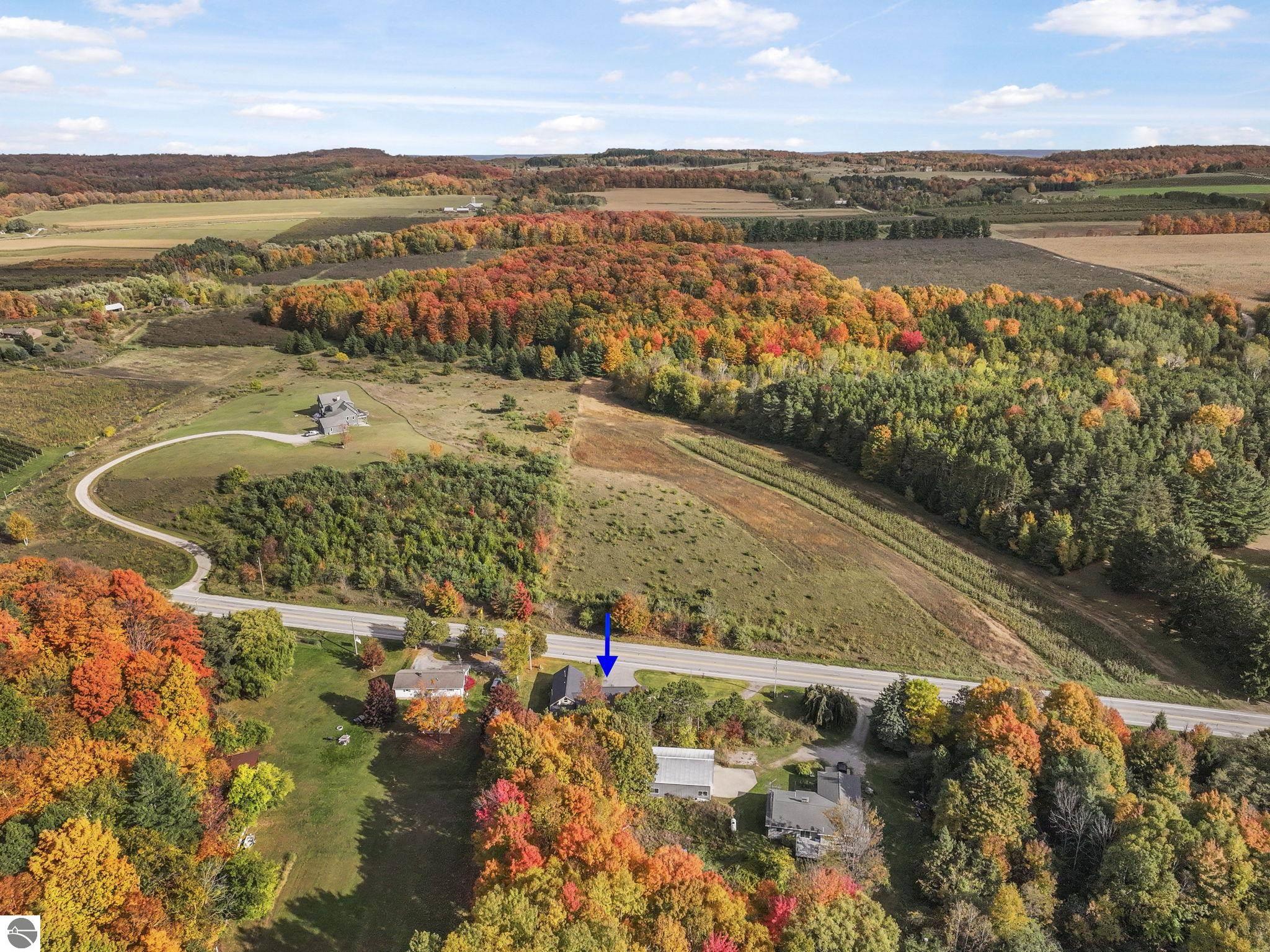 6211 N Manitou Trail, Northport