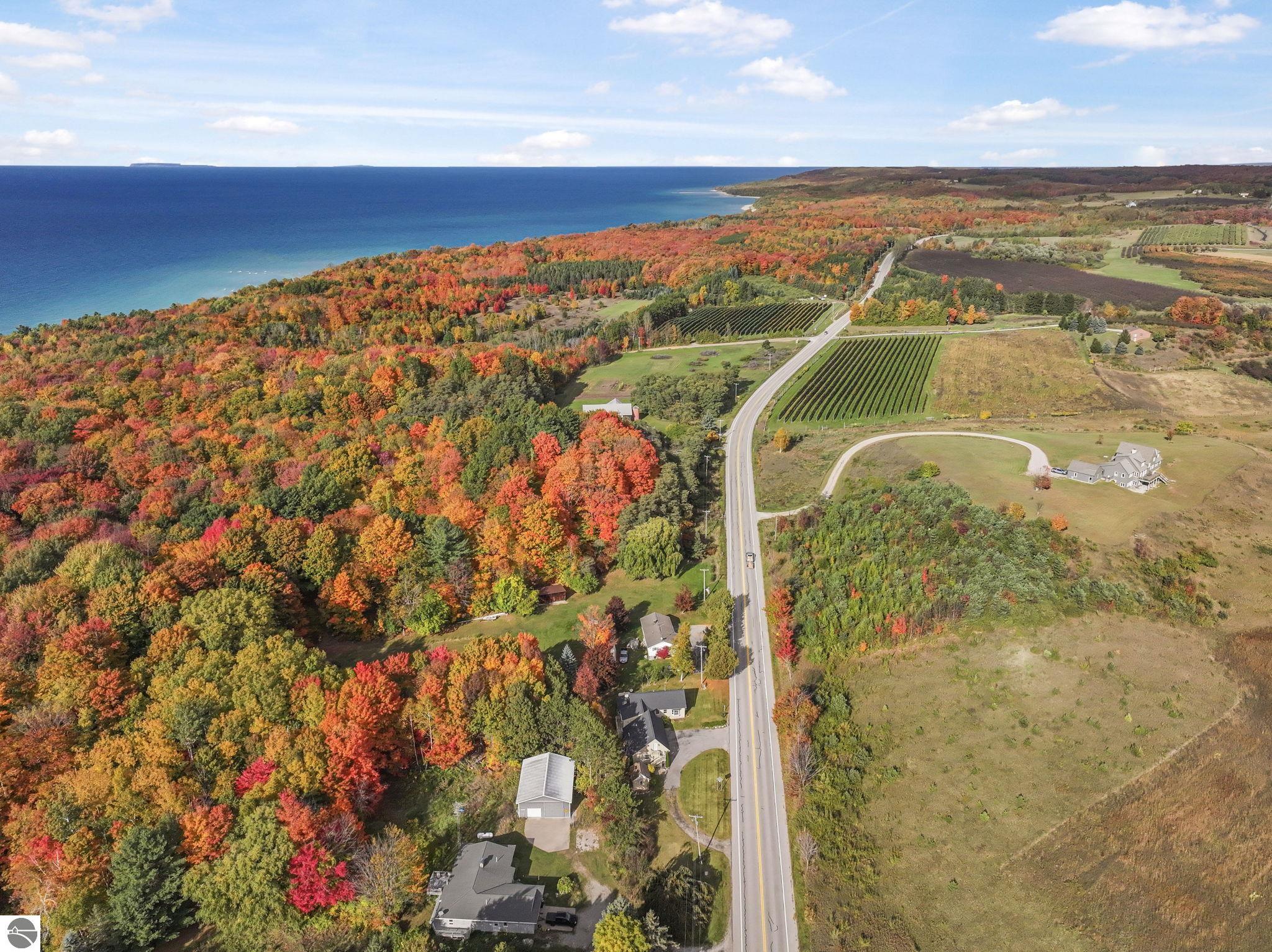 6211 N Manitou Trail, Northport