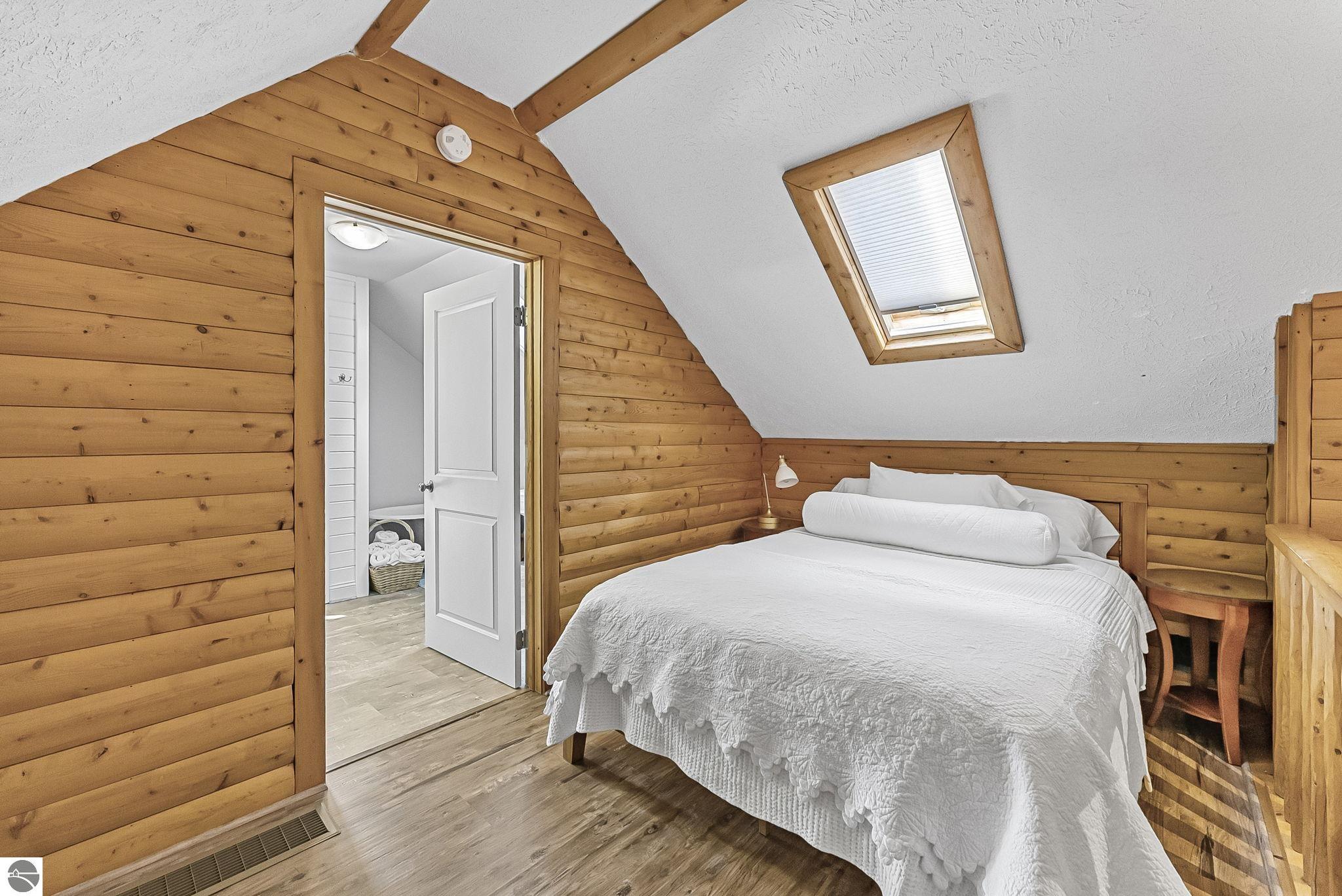 6211 N Manitou Trail, Northport