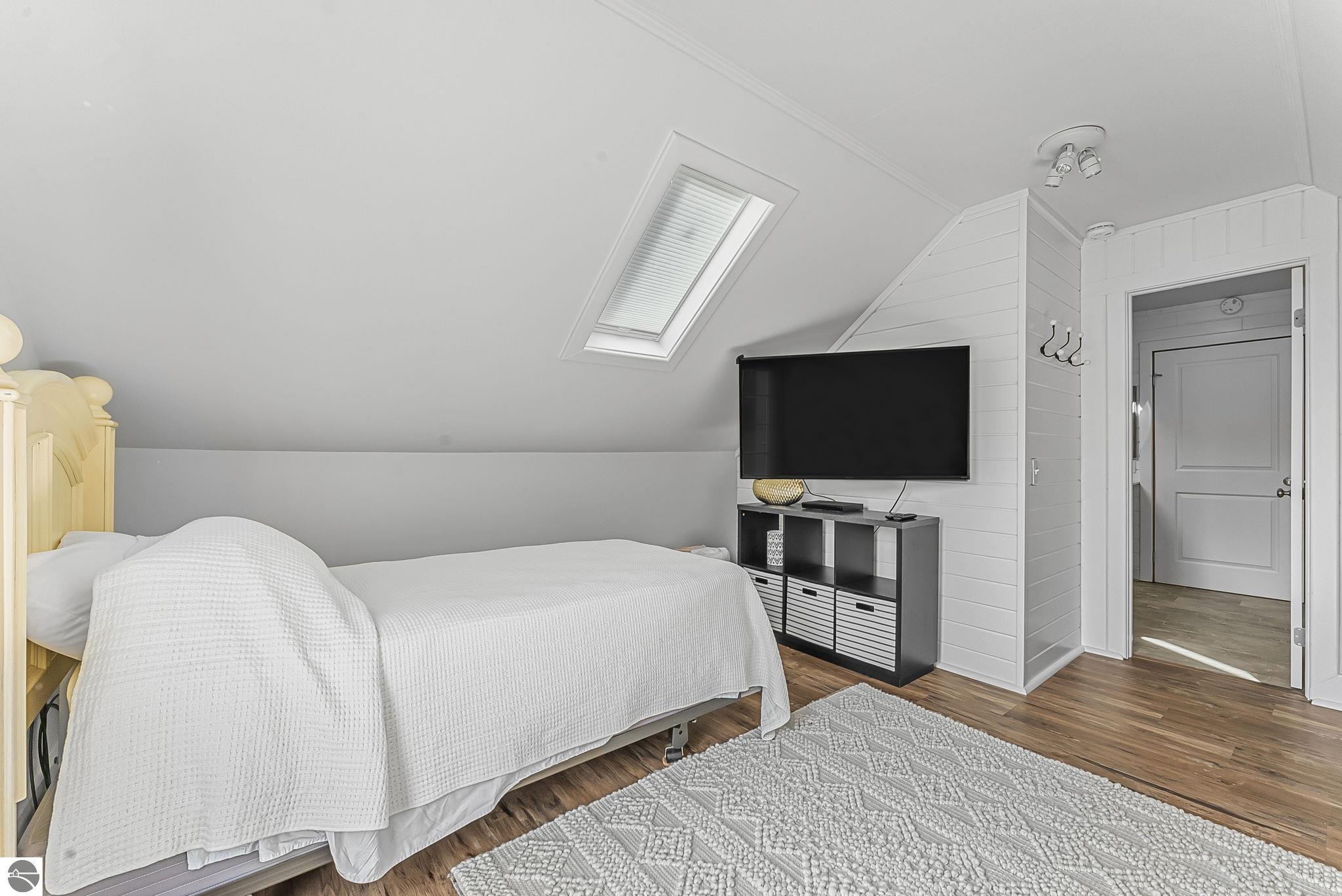 6211 N Manitou Trail, Northport