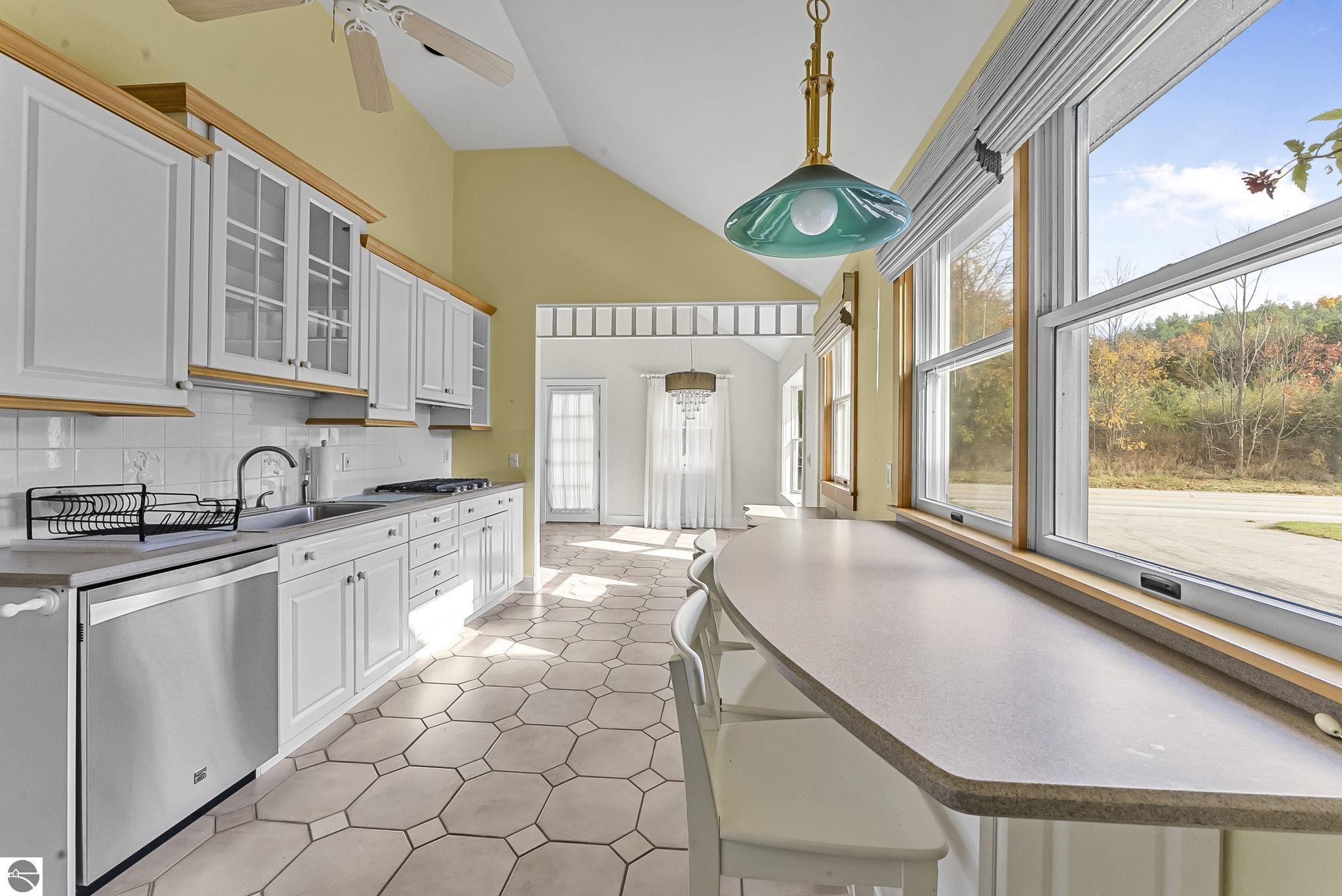 6211 N Manitou Trail, Northport