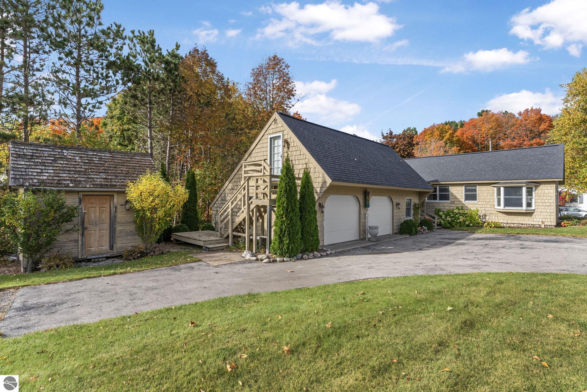 6211 N Manitou Trail, Northport