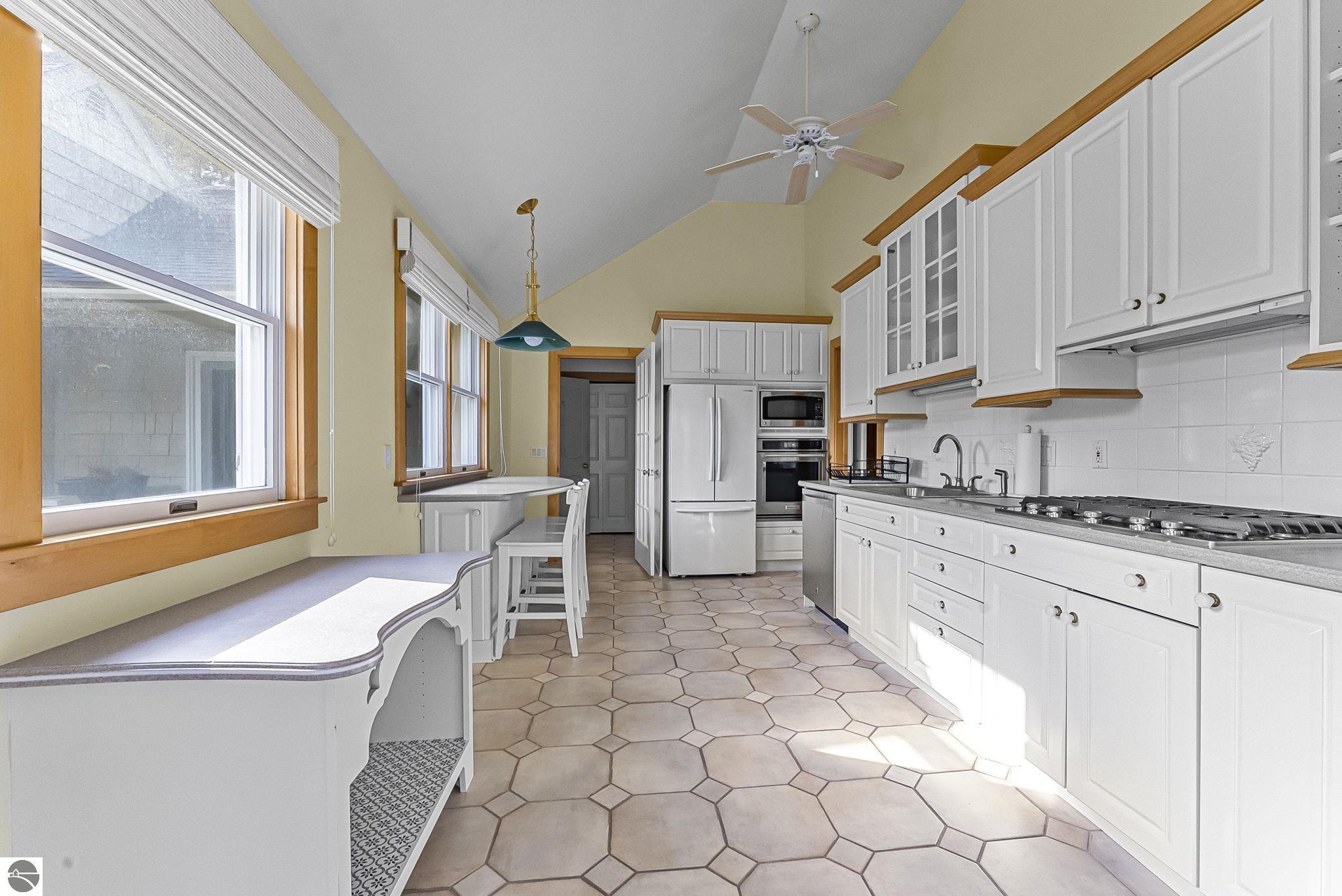 6211 N Manitou Trail, Northport