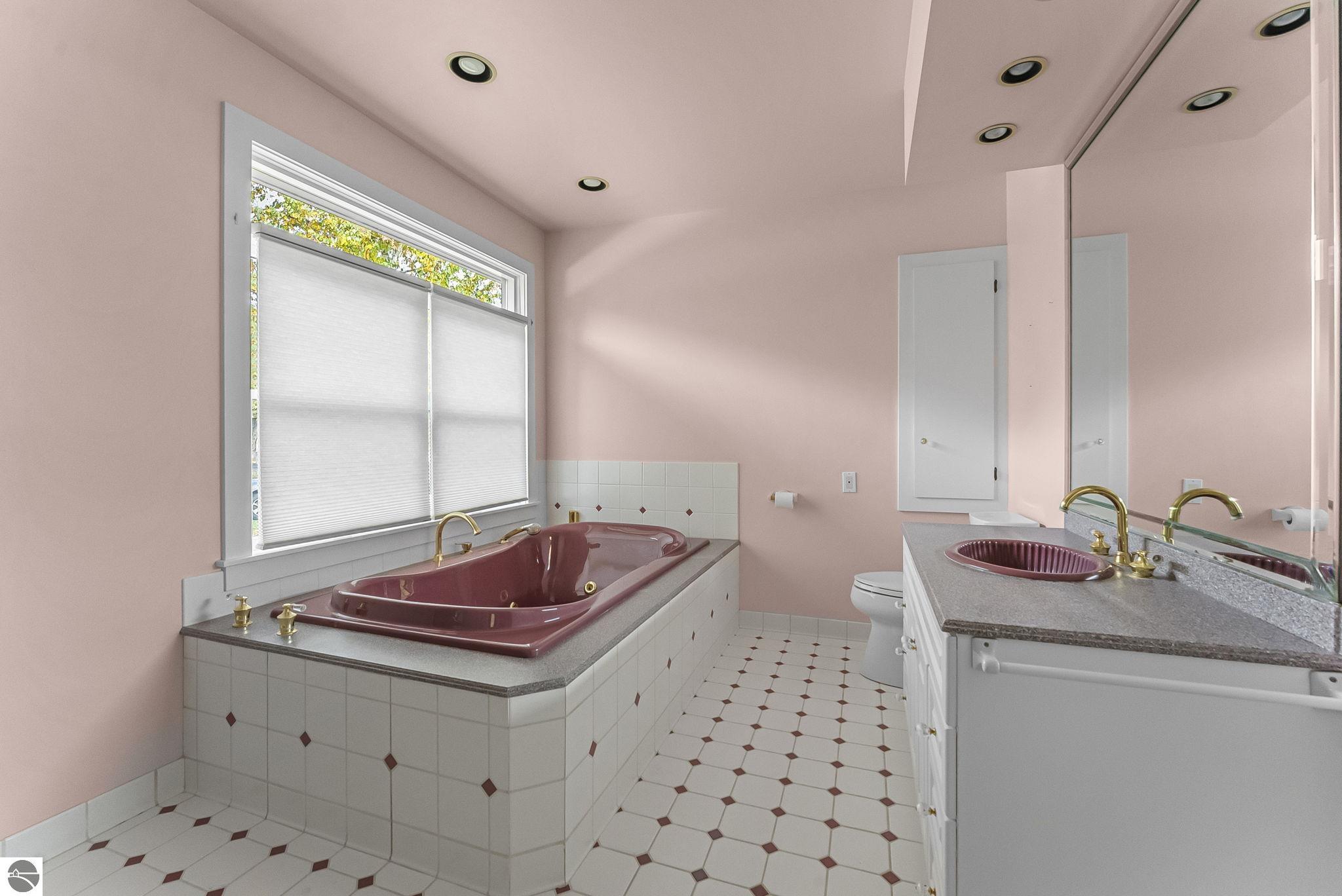 6211 N Manitou Trail, Northport