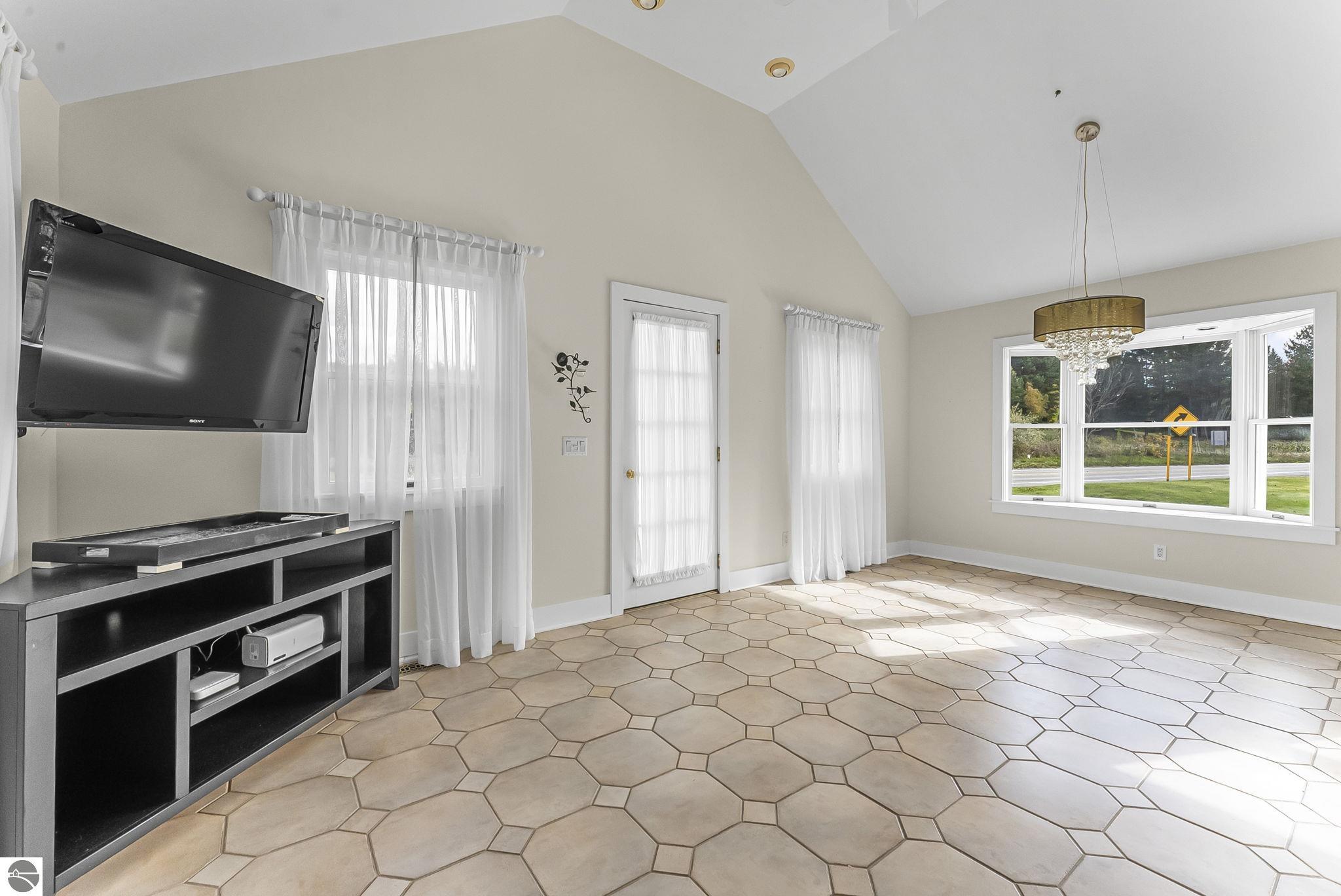 6211 N Manitou Trail, Northport