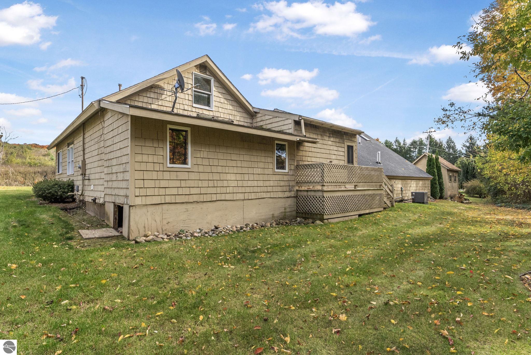 6211 N Manitou Trail, Northport