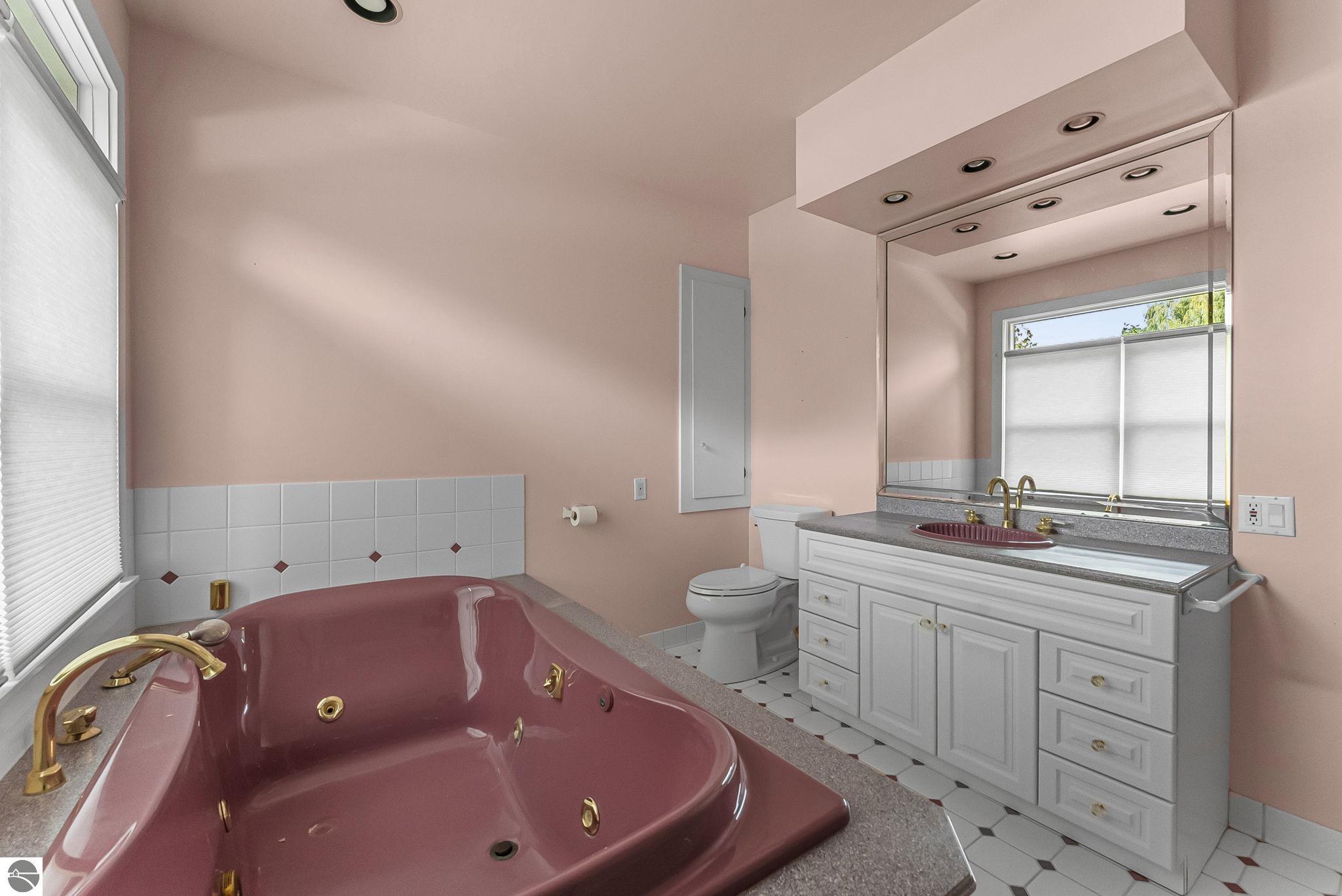 6211 N Manitou Trail, Northport