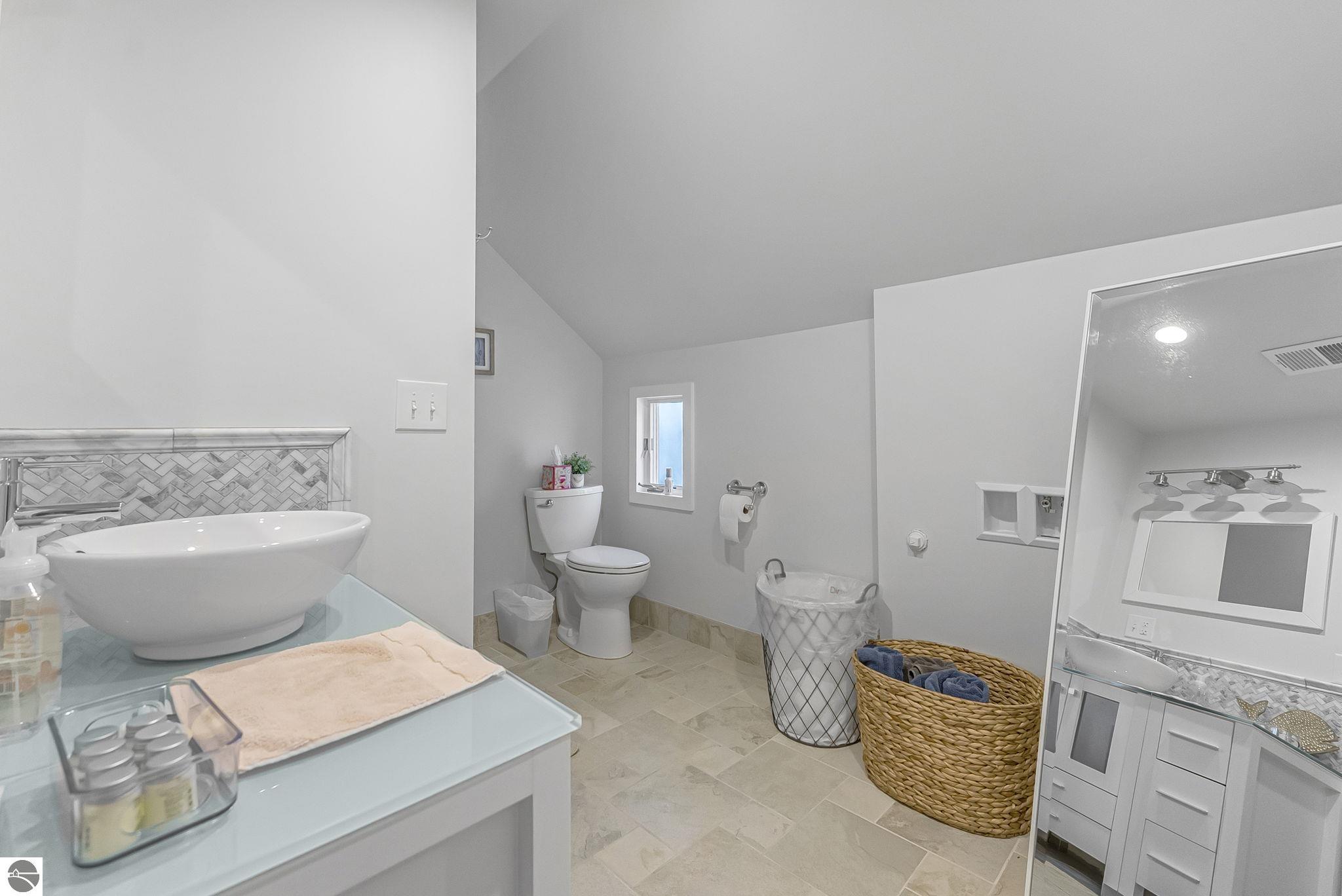 6211 N Manitou Trail, Northport