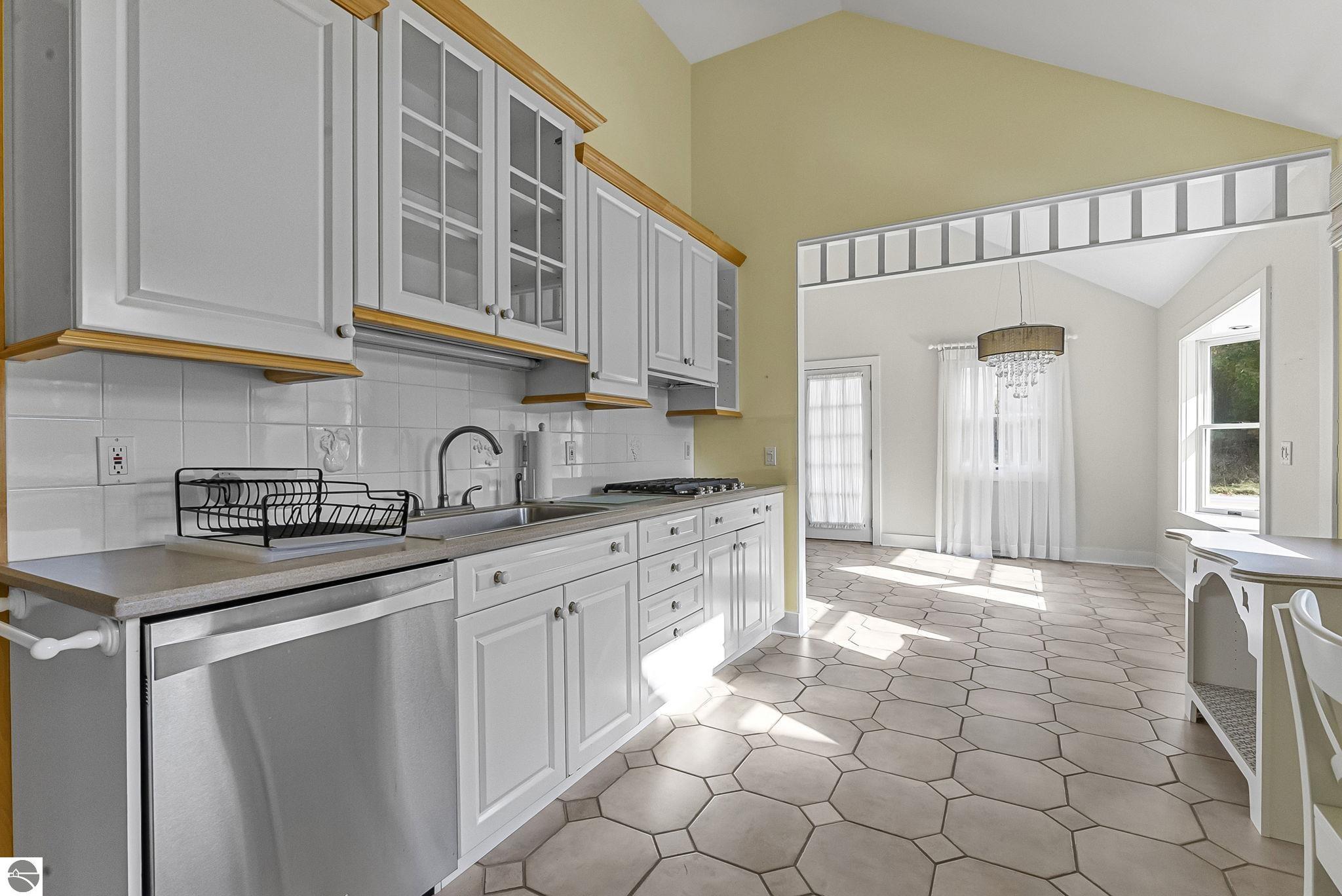 6211 N Manitou Trail, Northport