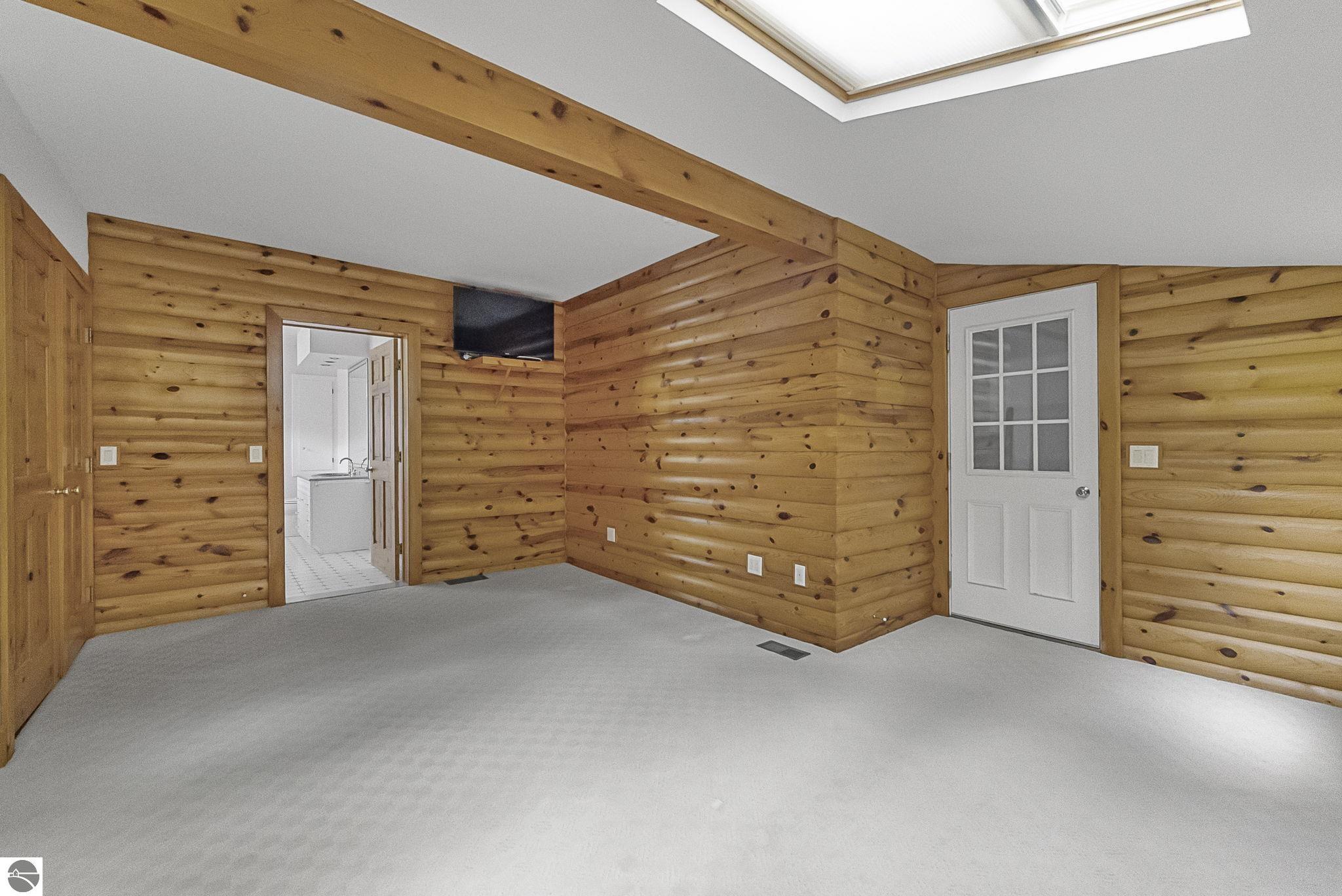 6211 N Manitou Trail, Northport