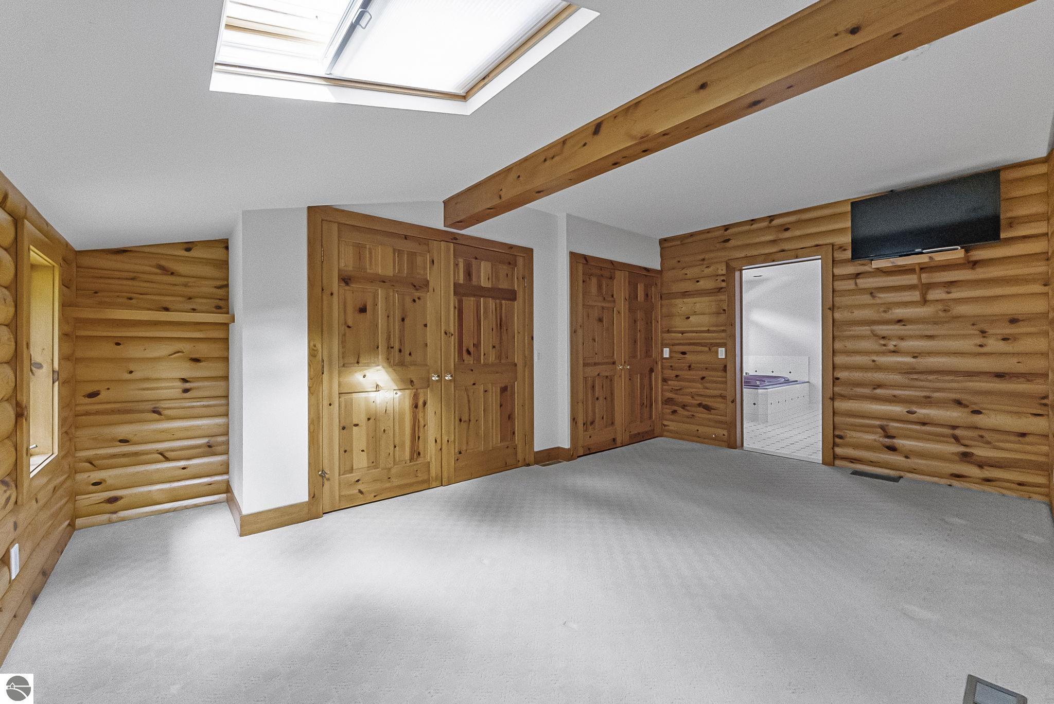 6211 N Manitou Trail, Northport