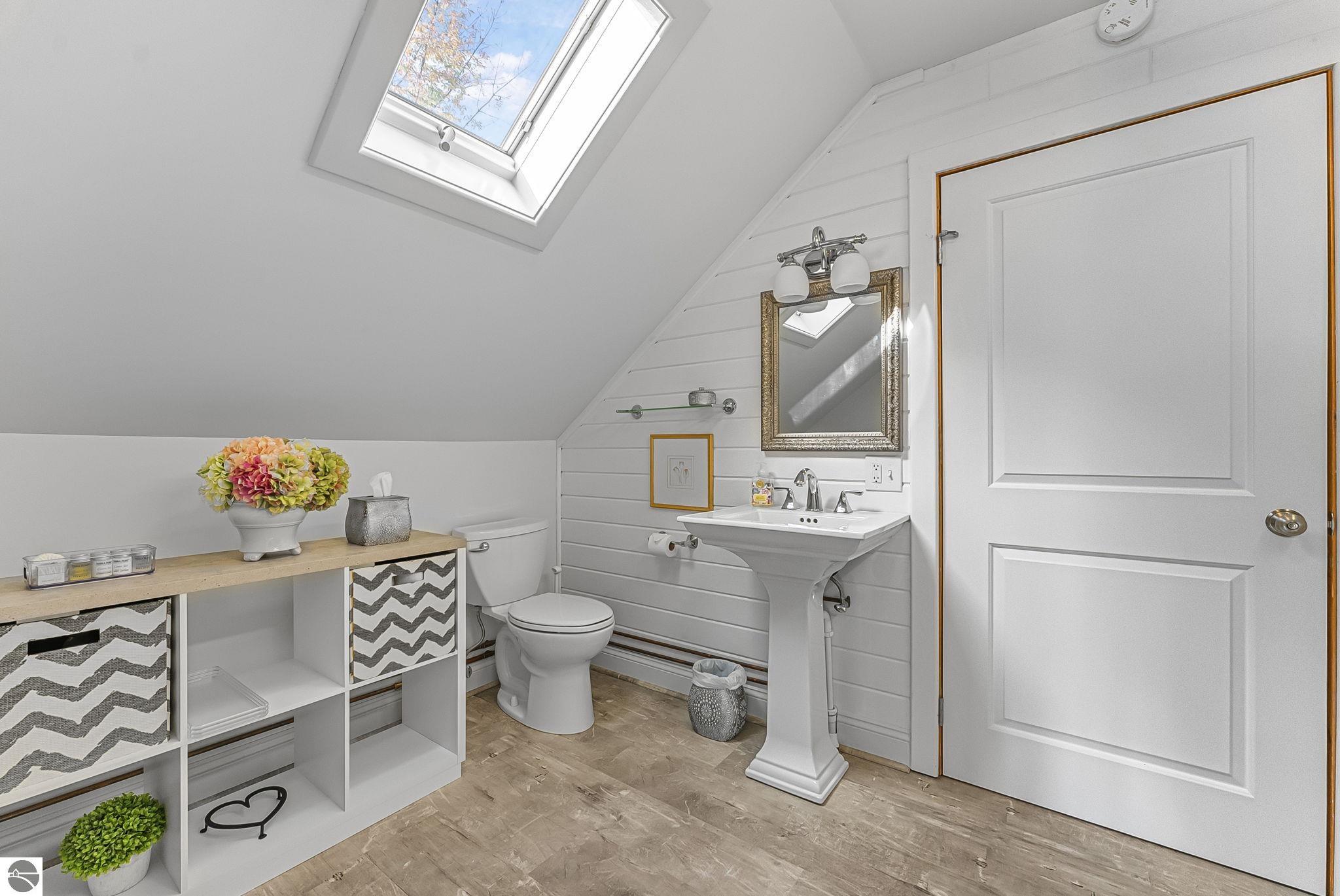 6211 N Manitou Trail, Northport