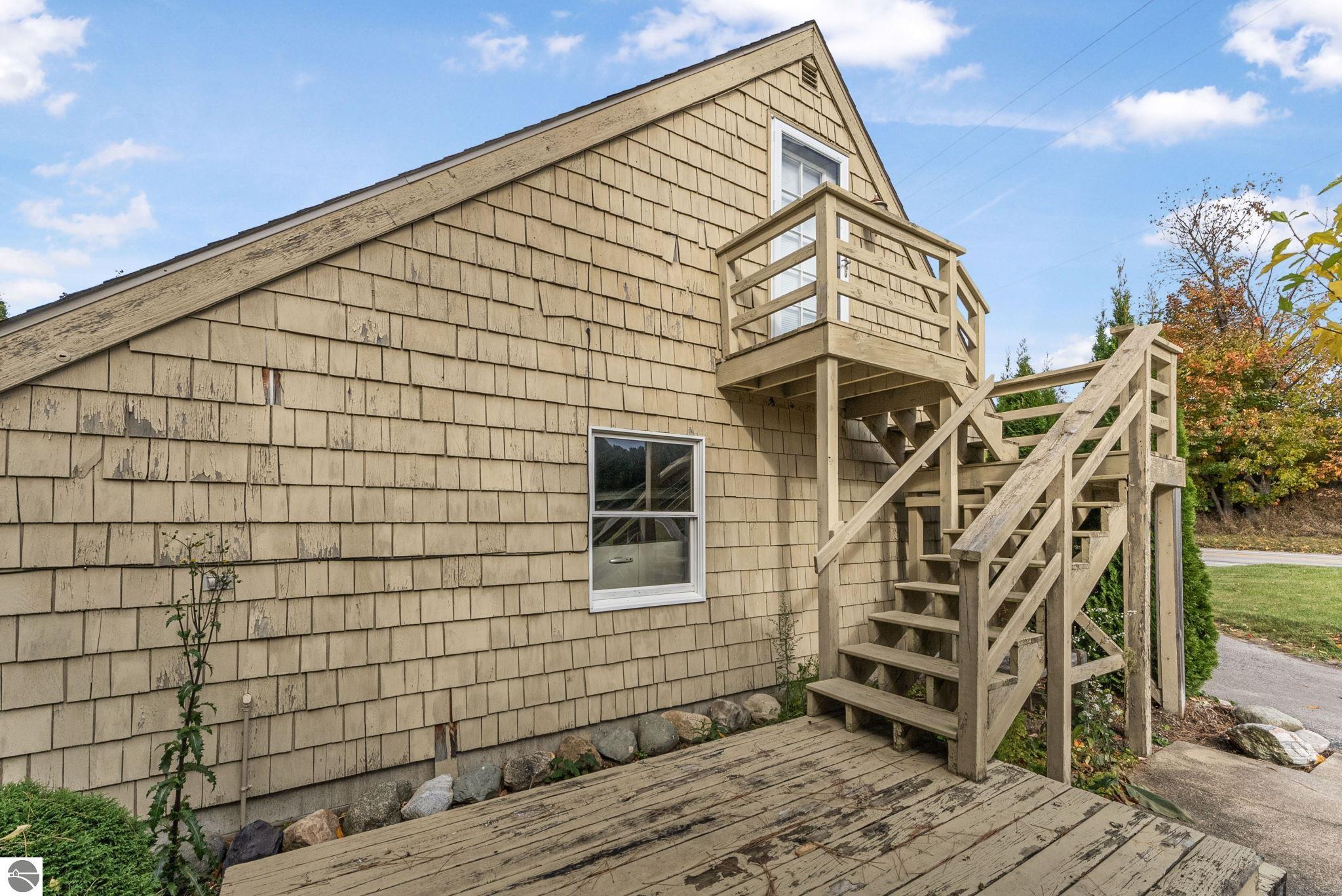 6211 N Manitou Trail, Northport