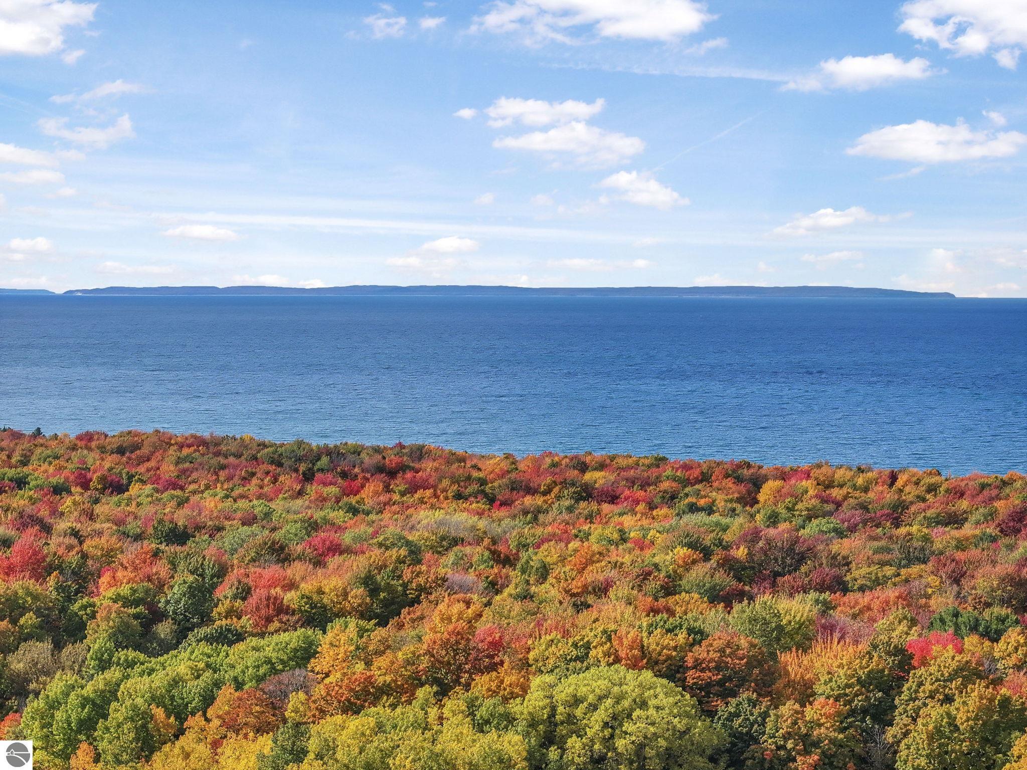 6211 N Manitou Trail, Northport