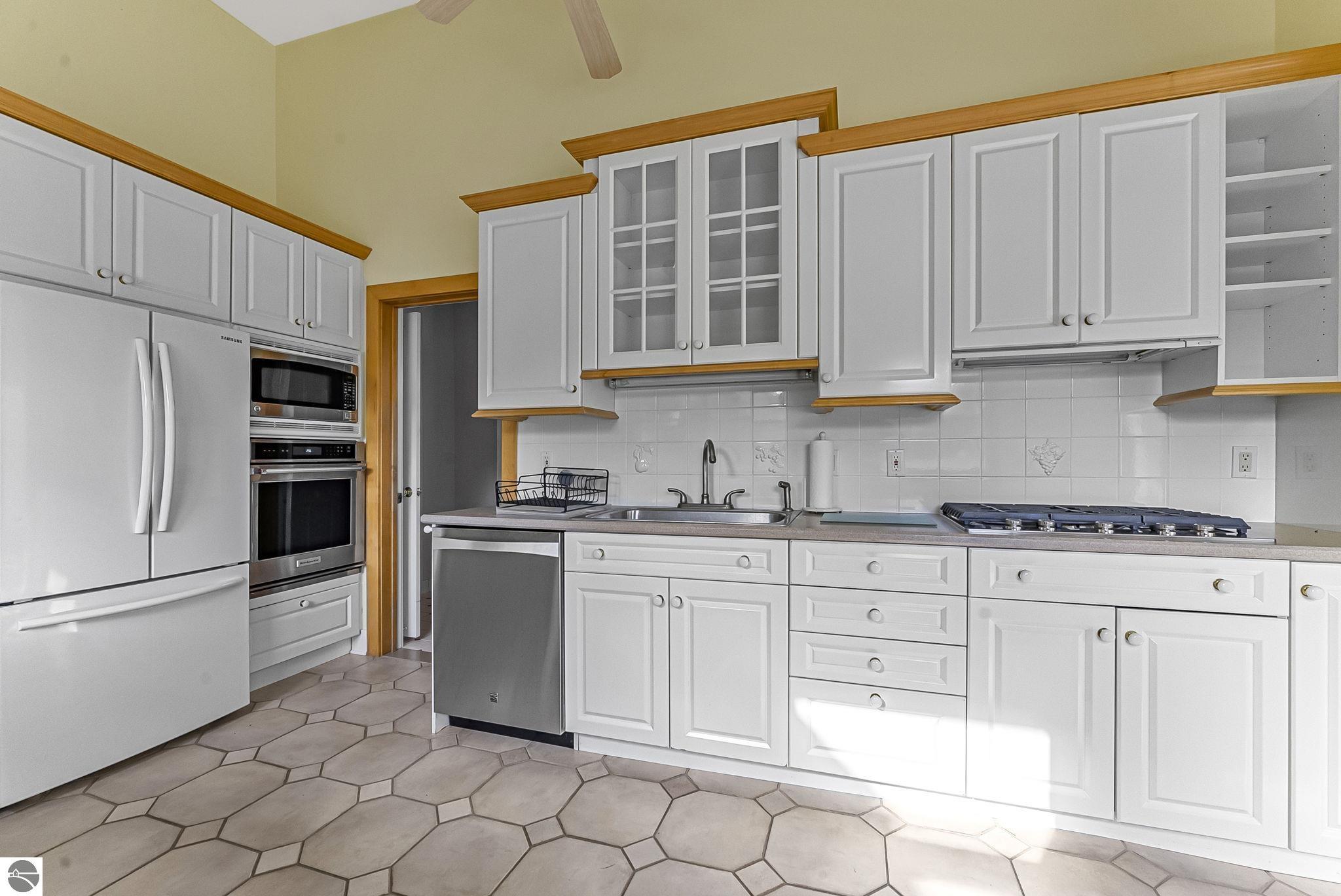 6211 N Manitou Trail, Northport