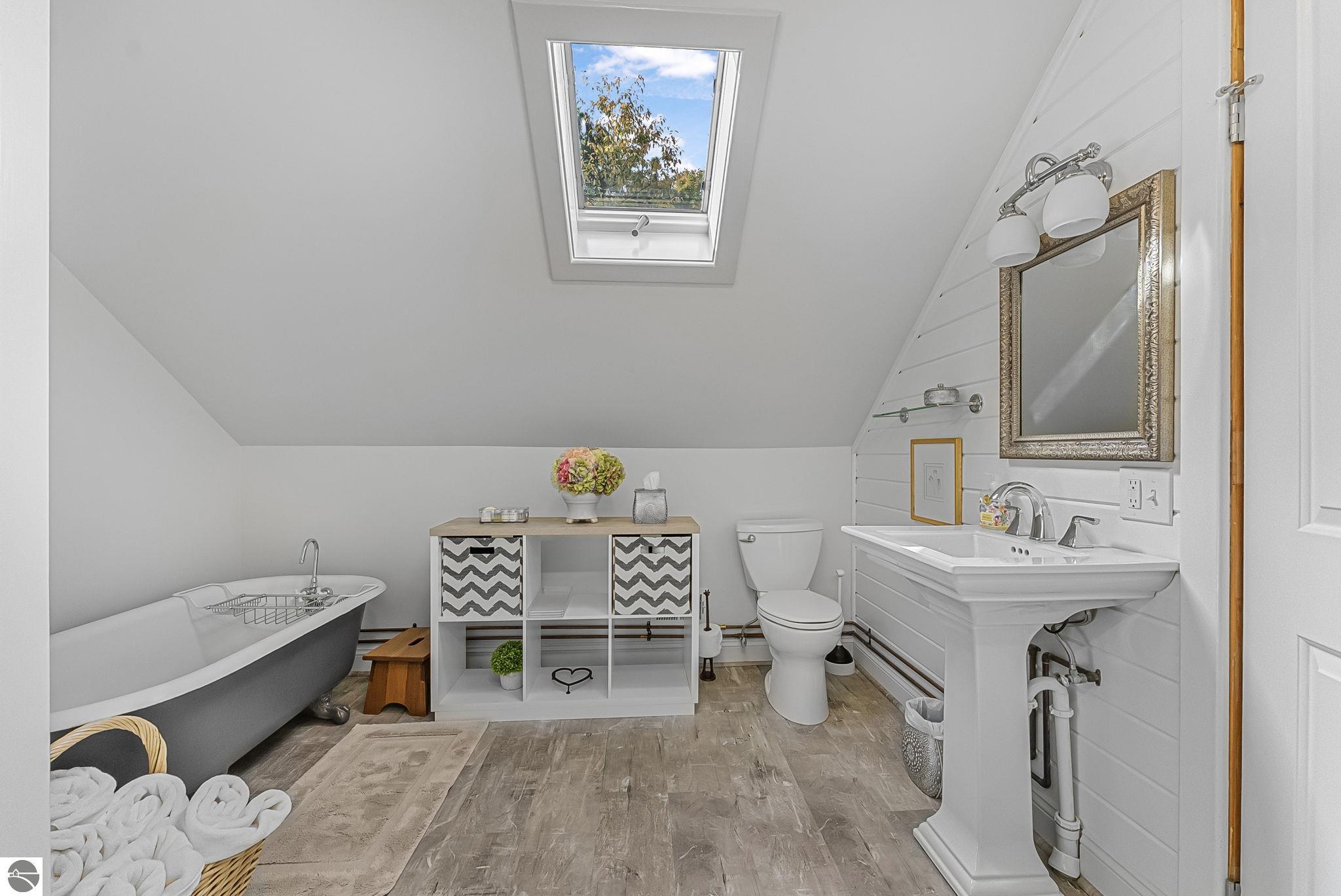 6211 N Manitou Trail, Northport