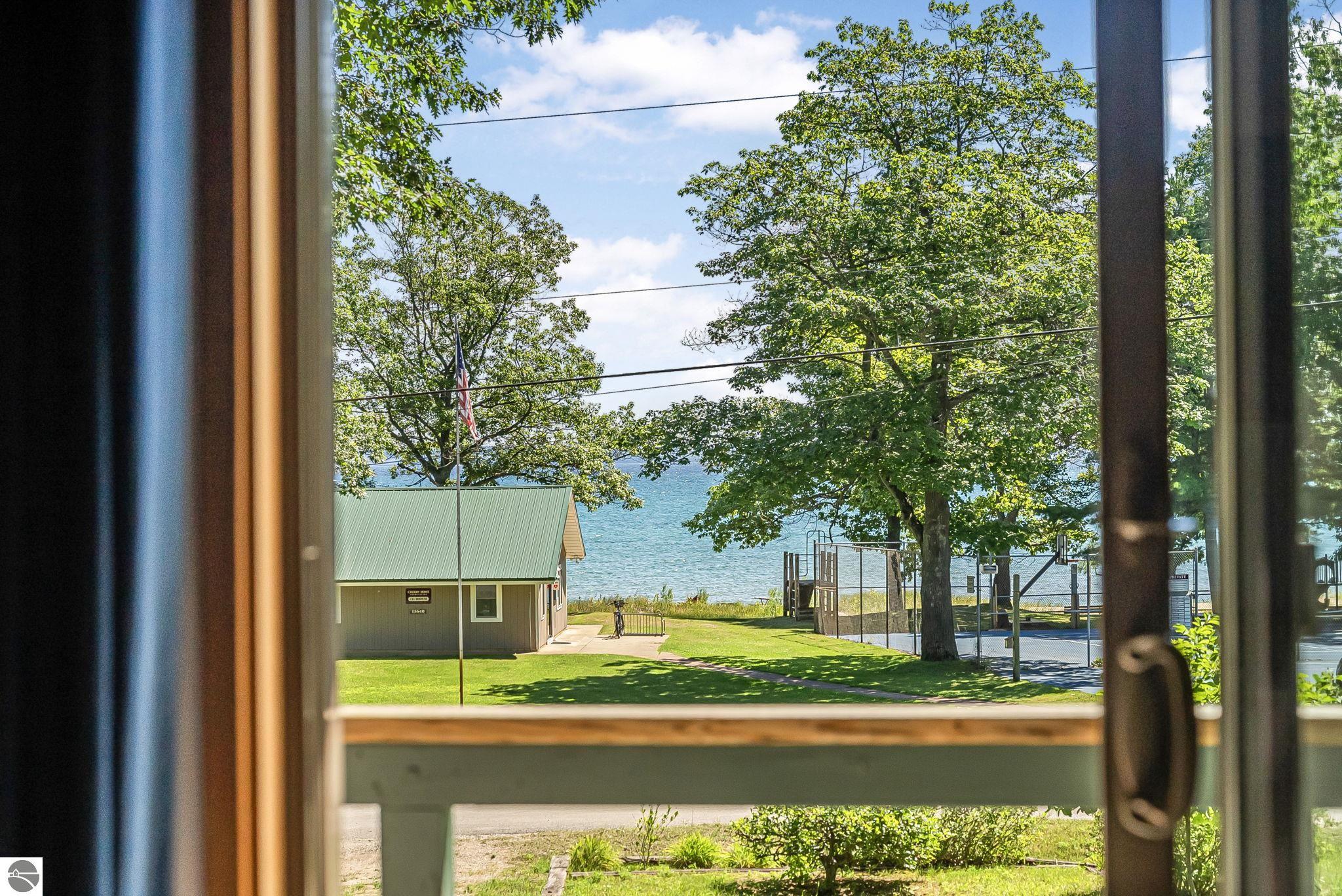 13631 N Forest Beach Shores