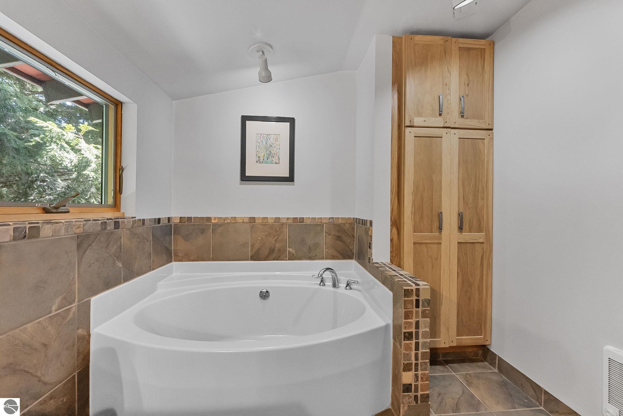 13631 N Forest Beach Shores