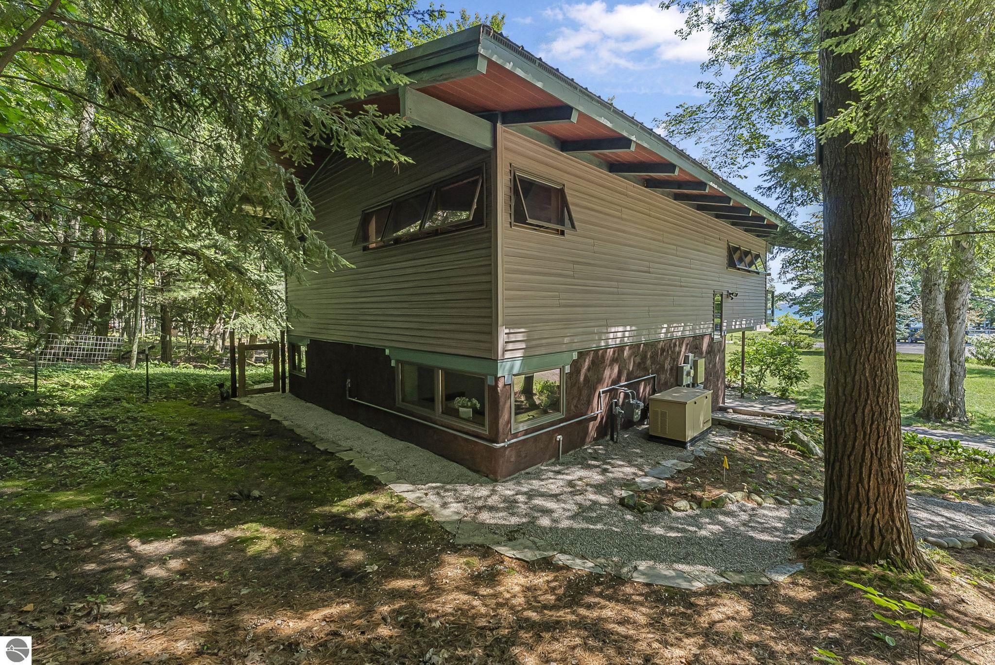 13631 N Forest Beach Shores