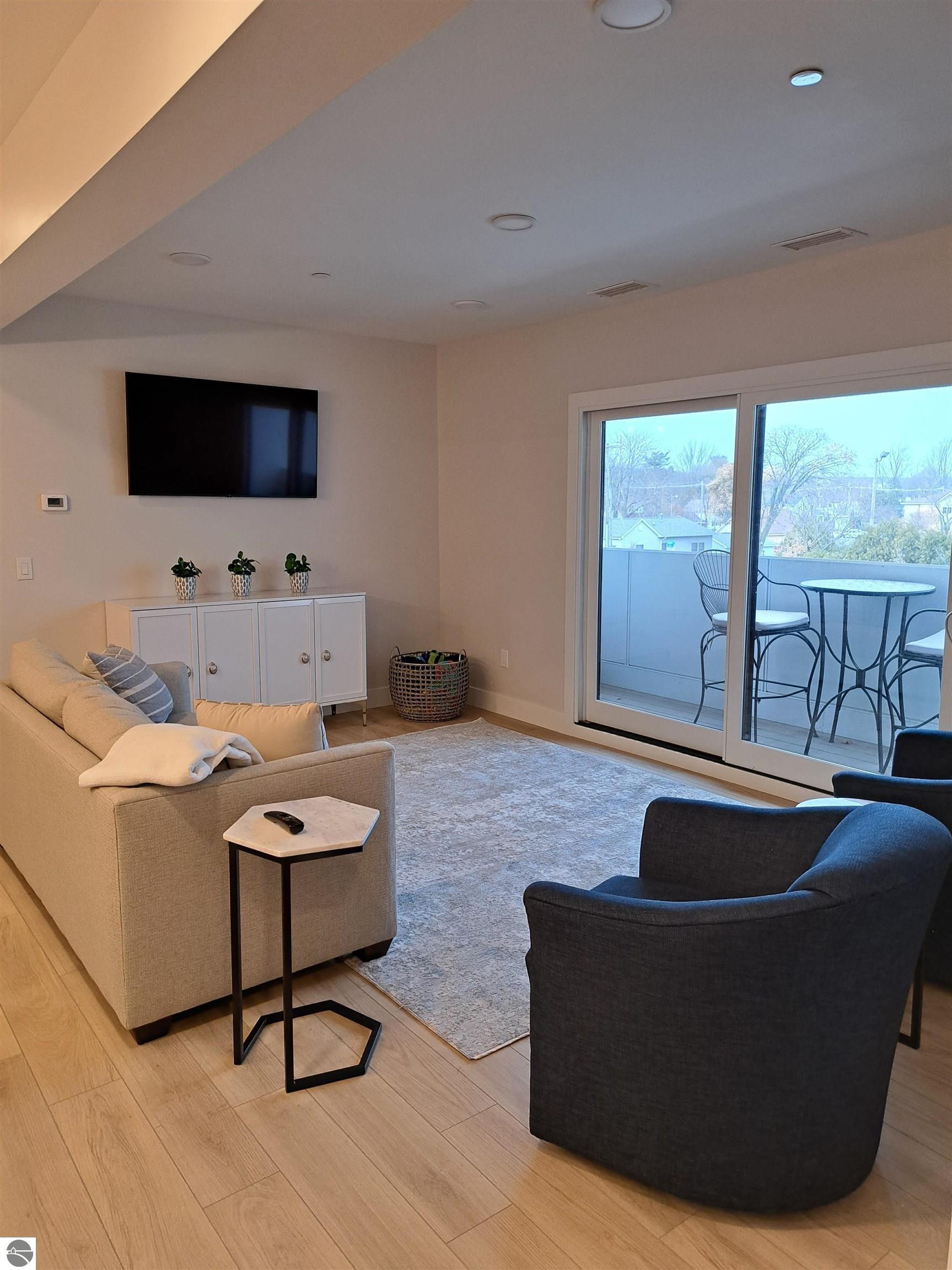 708 Randolph Street # 204