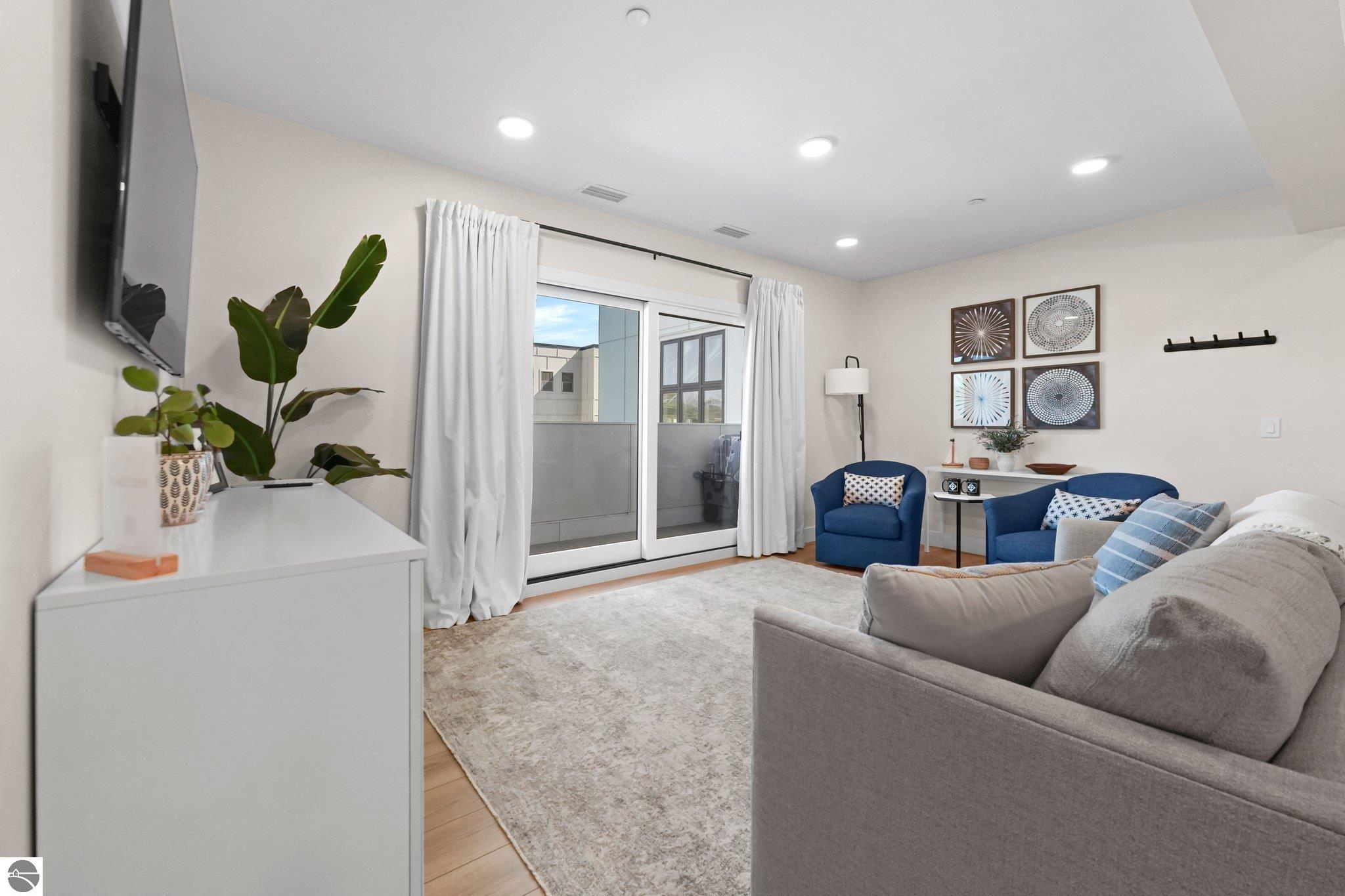 708 Randolph Street # 204