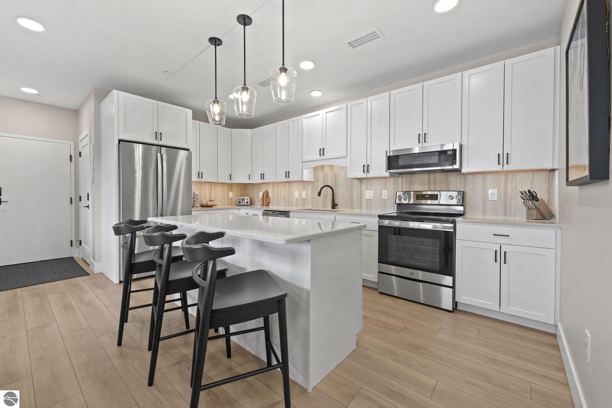 708 Randolph Street # 204