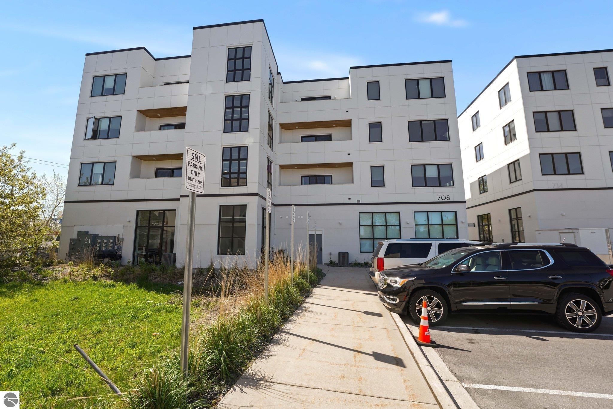 708 Randolph Street # 204