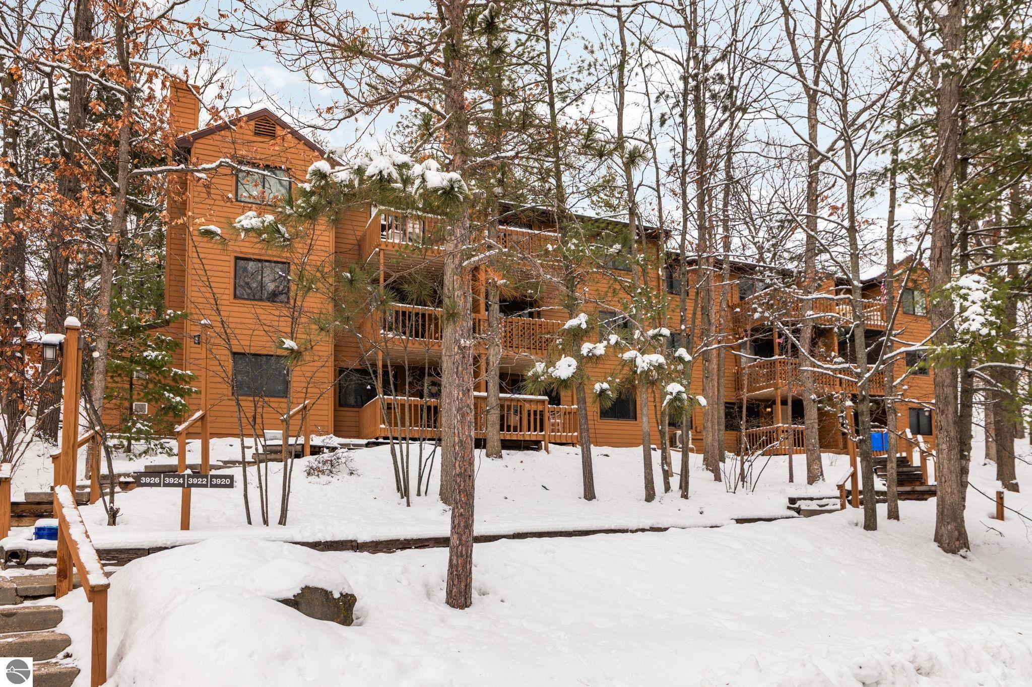 3922 Sherwood Forest Drive