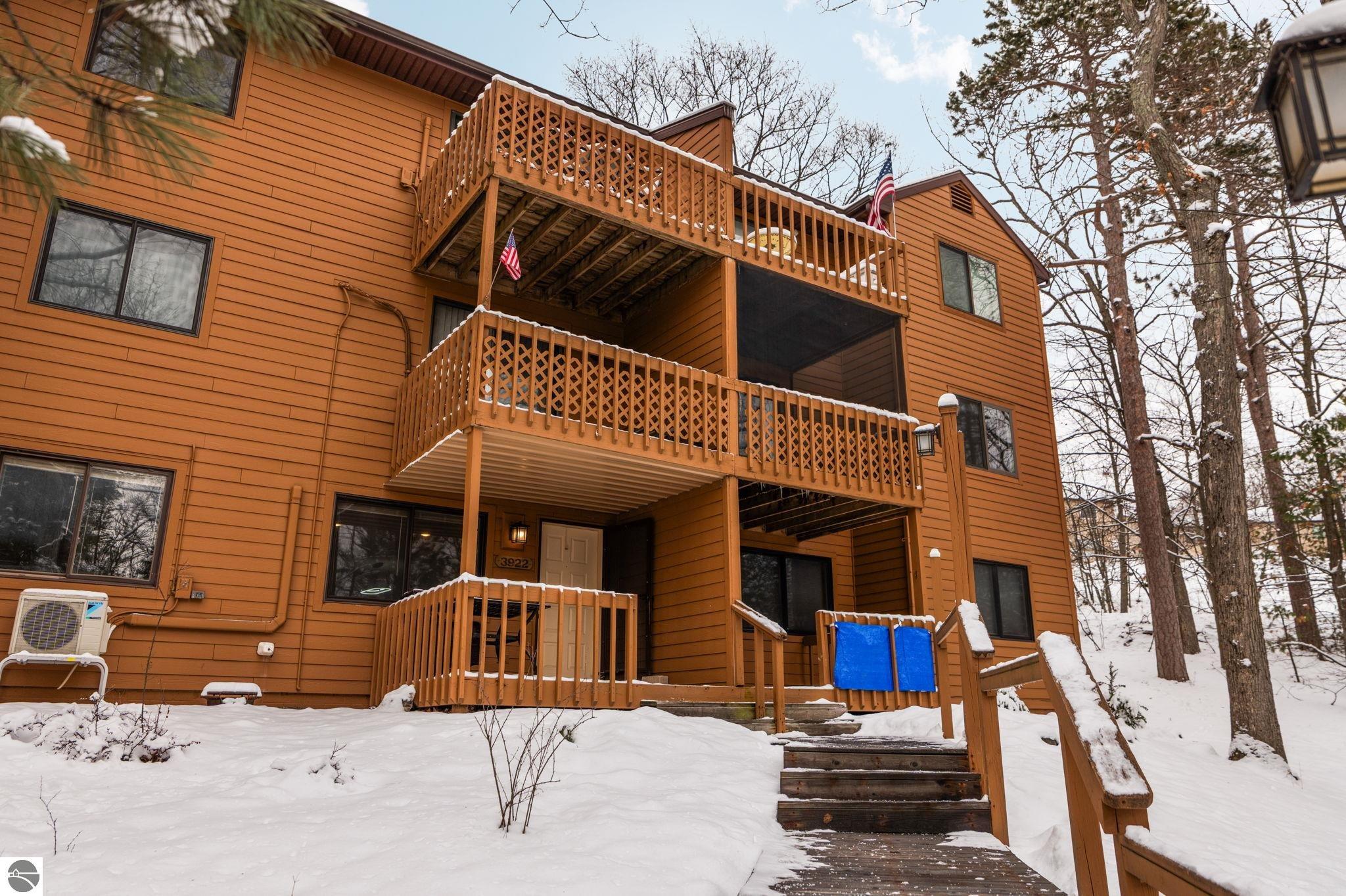 3922 Sherwood Forest Drive