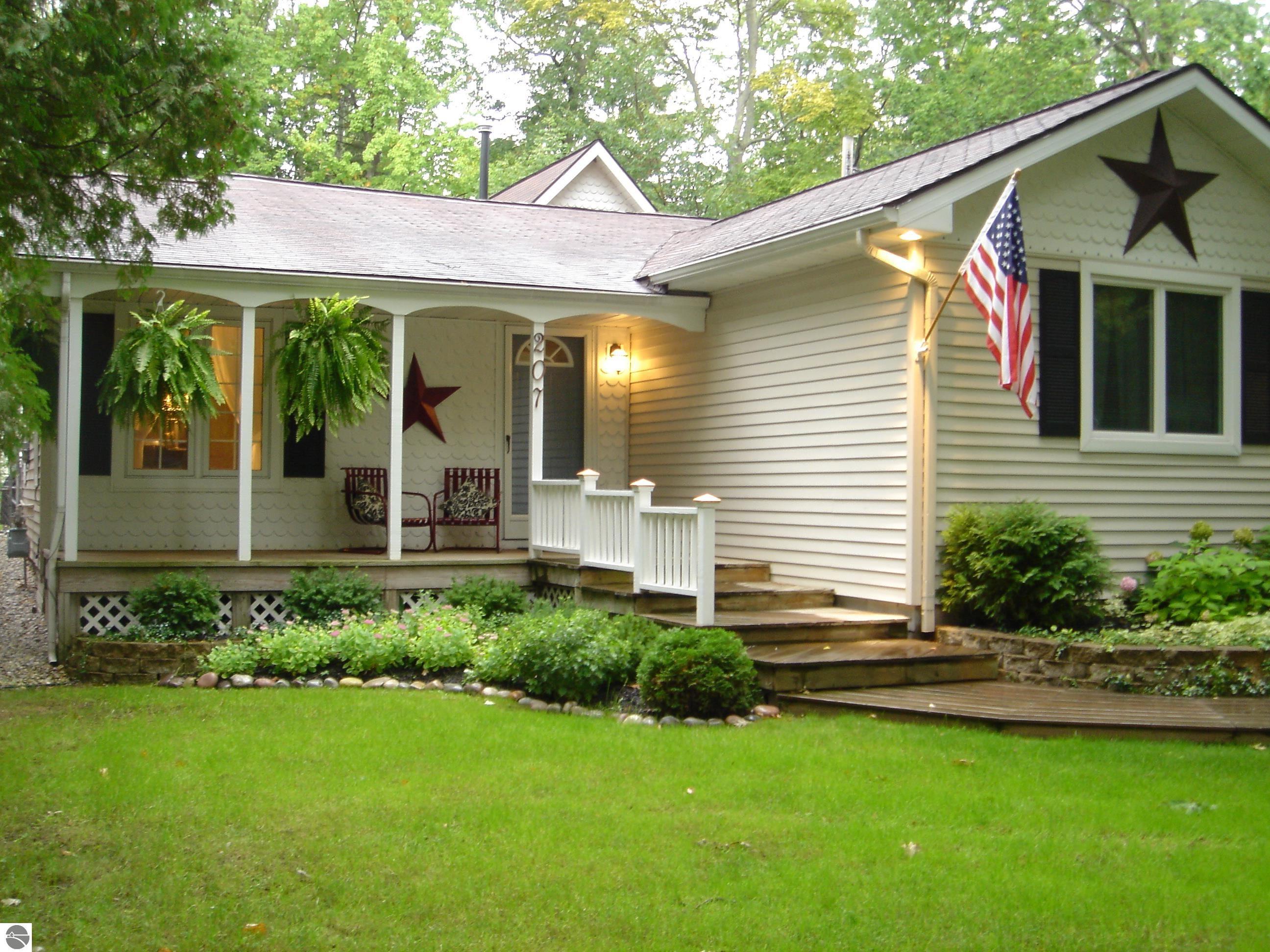 207 Birchwood Avenue