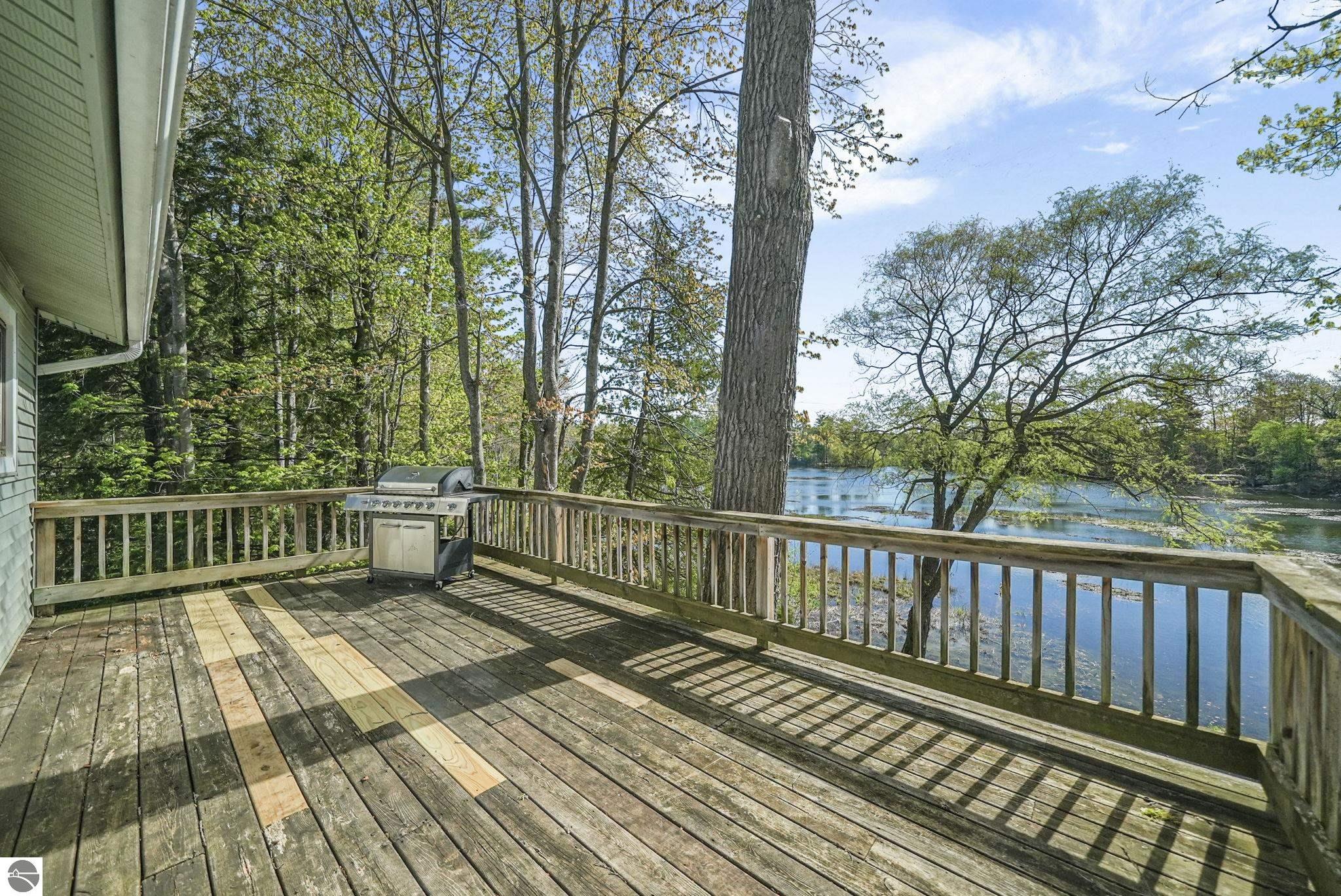 4064 N Spider Lake