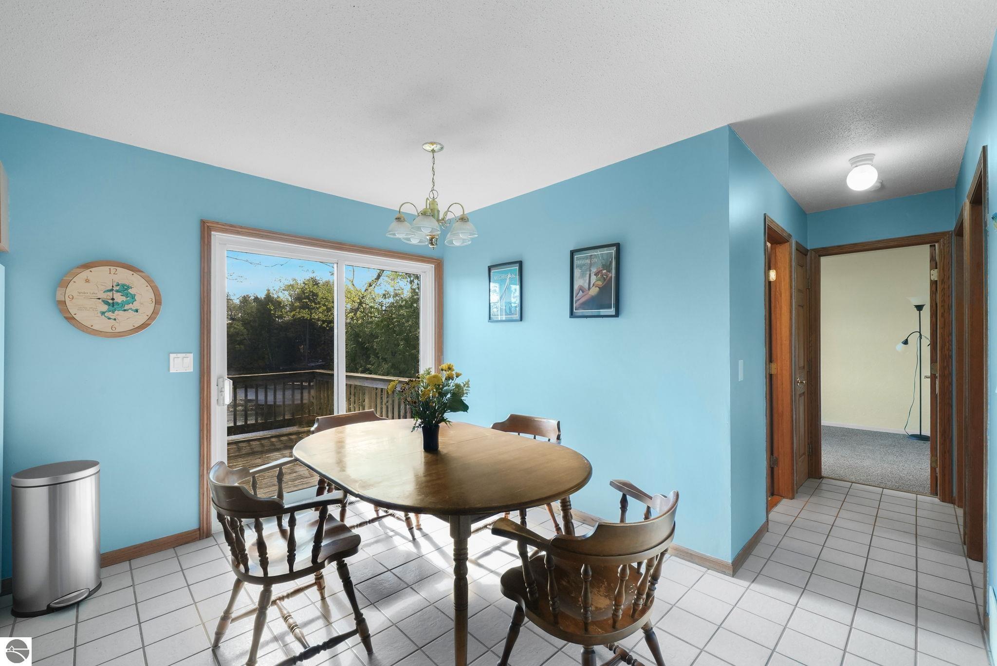 4064 N Spider Lake