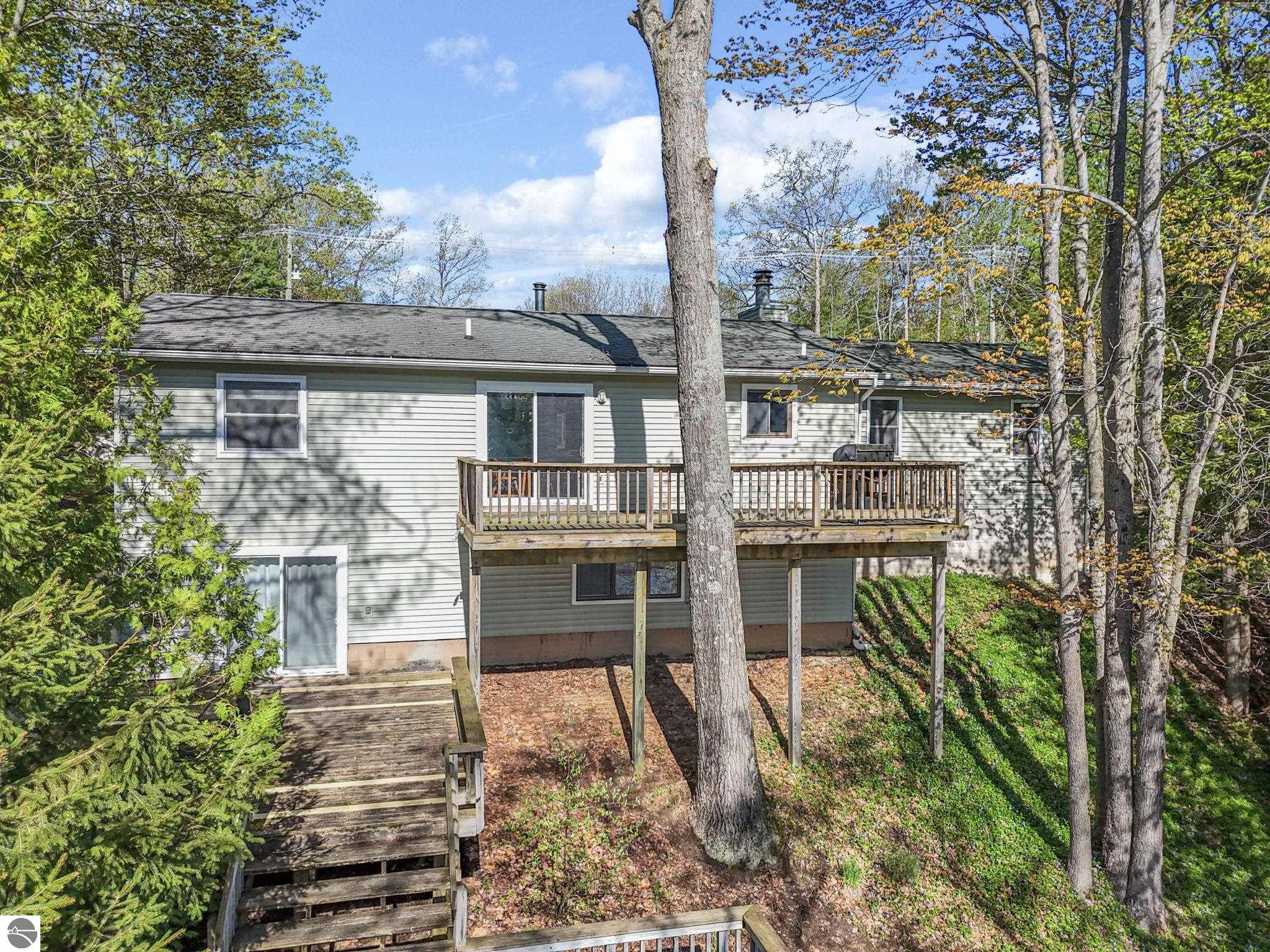 4064 N Spider Lake