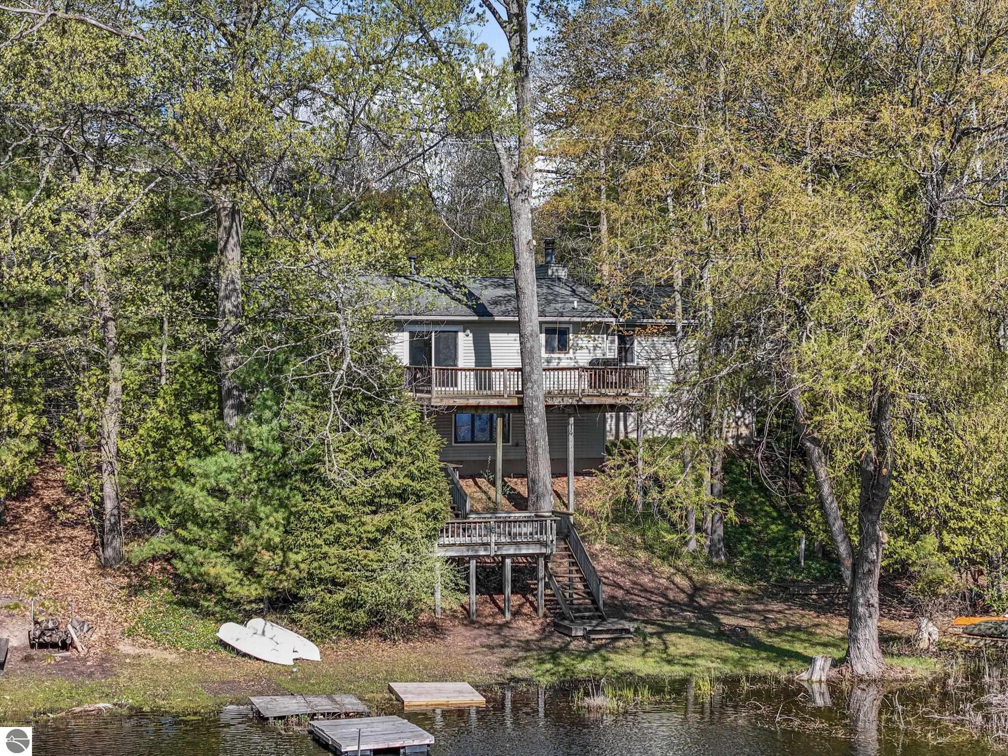 4064 N Spider Lake