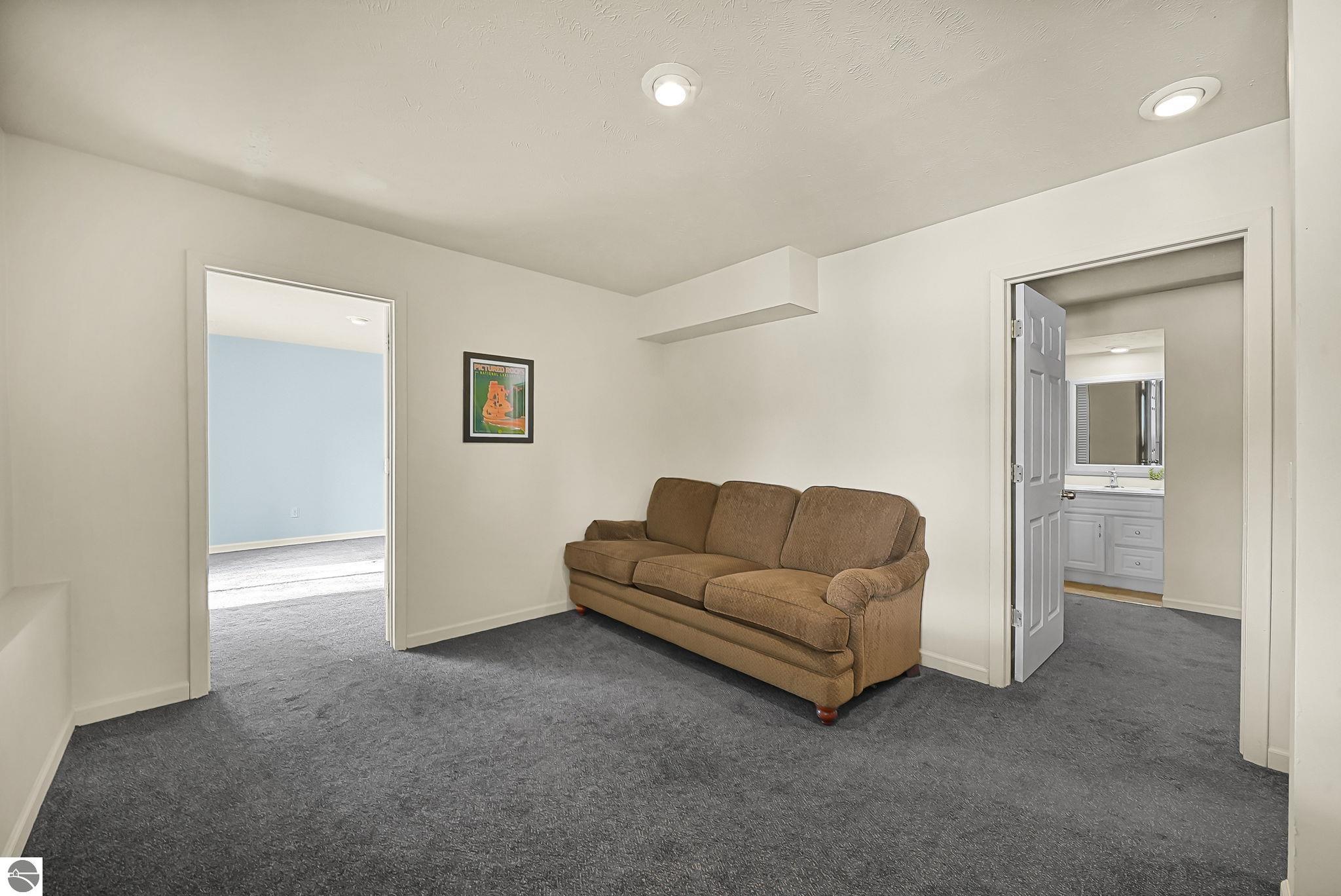 4064 N Spider Lake