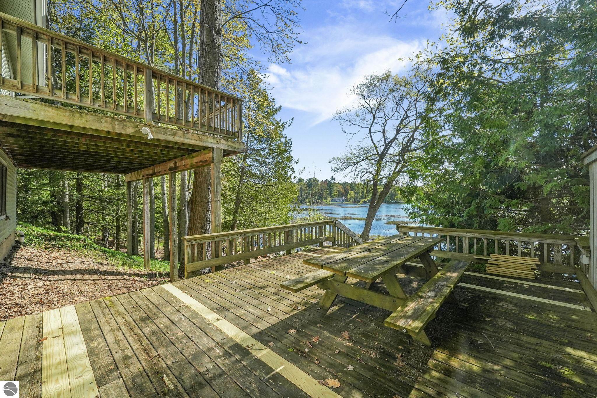 4064 N Spider Lake
