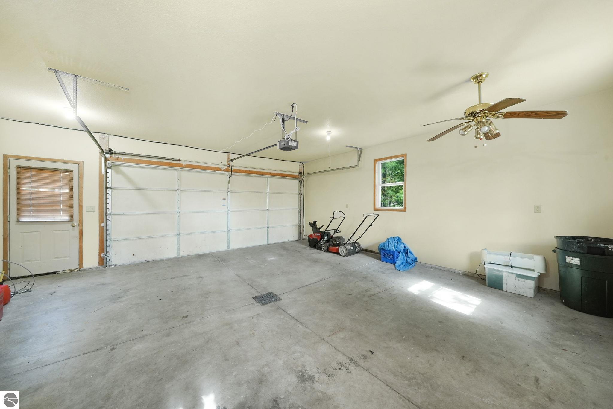 4064 N Spider Lake