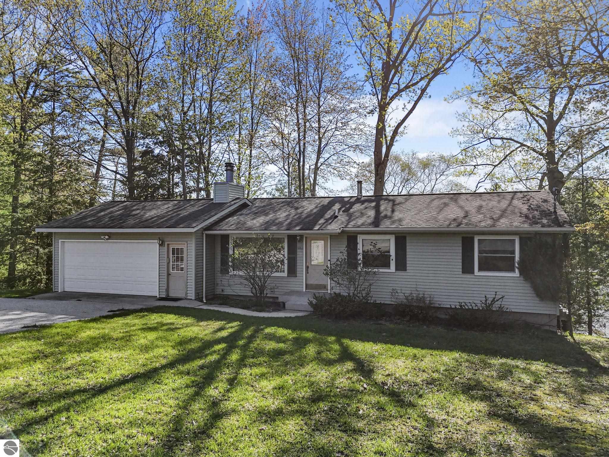 4064 N Spider Lake