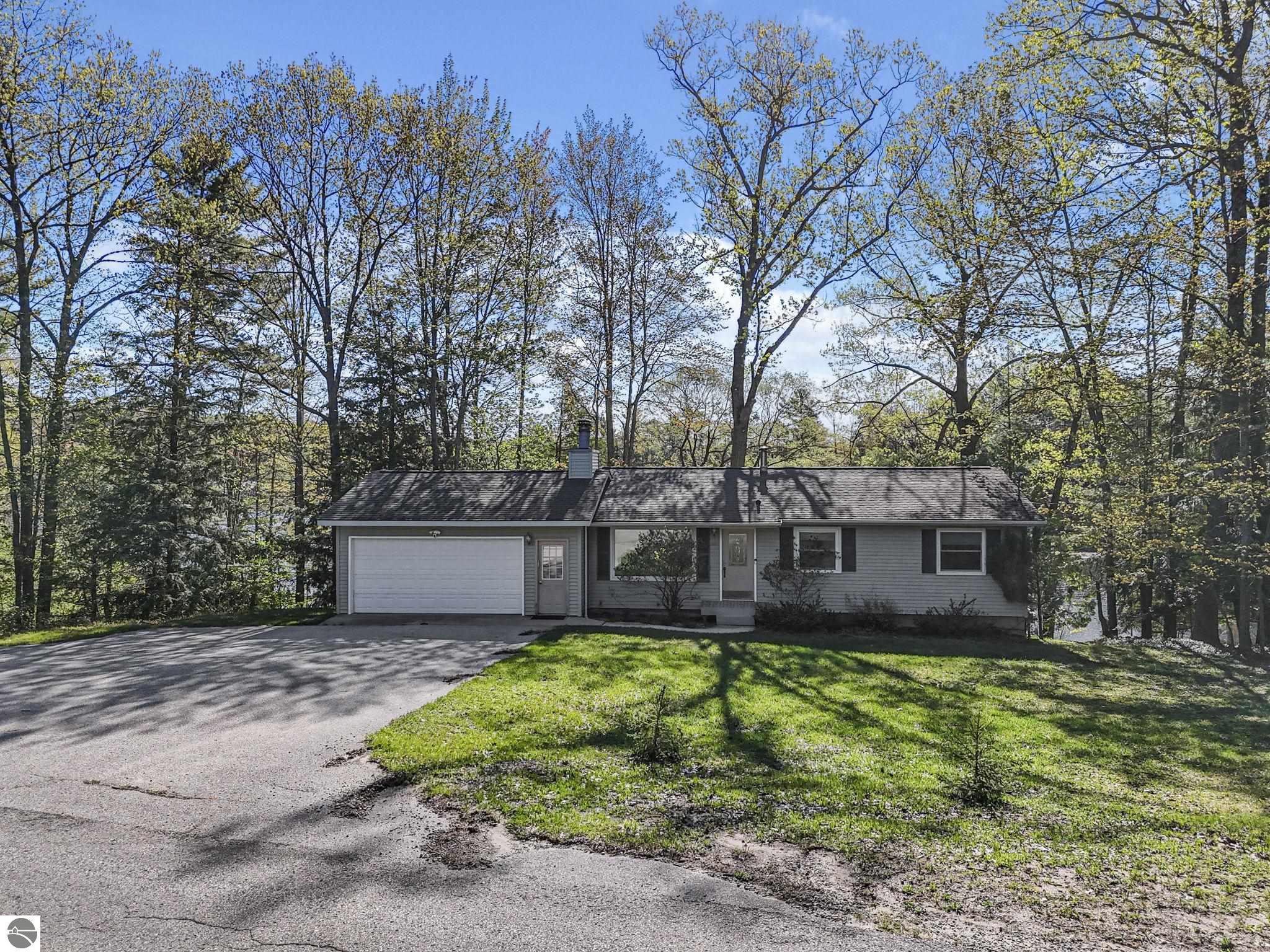 4064 N Spider Lake