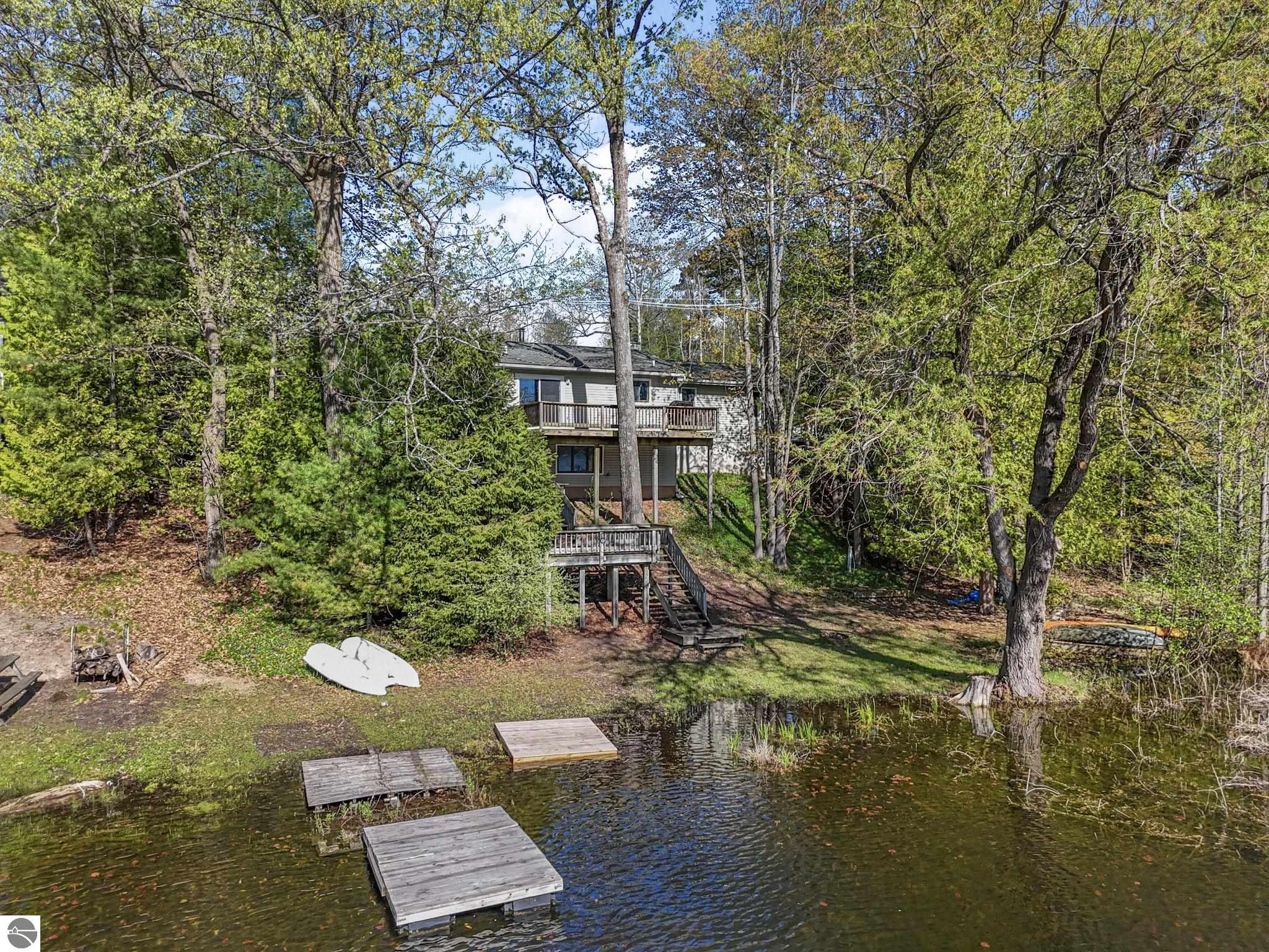 4064 N Spider Lake