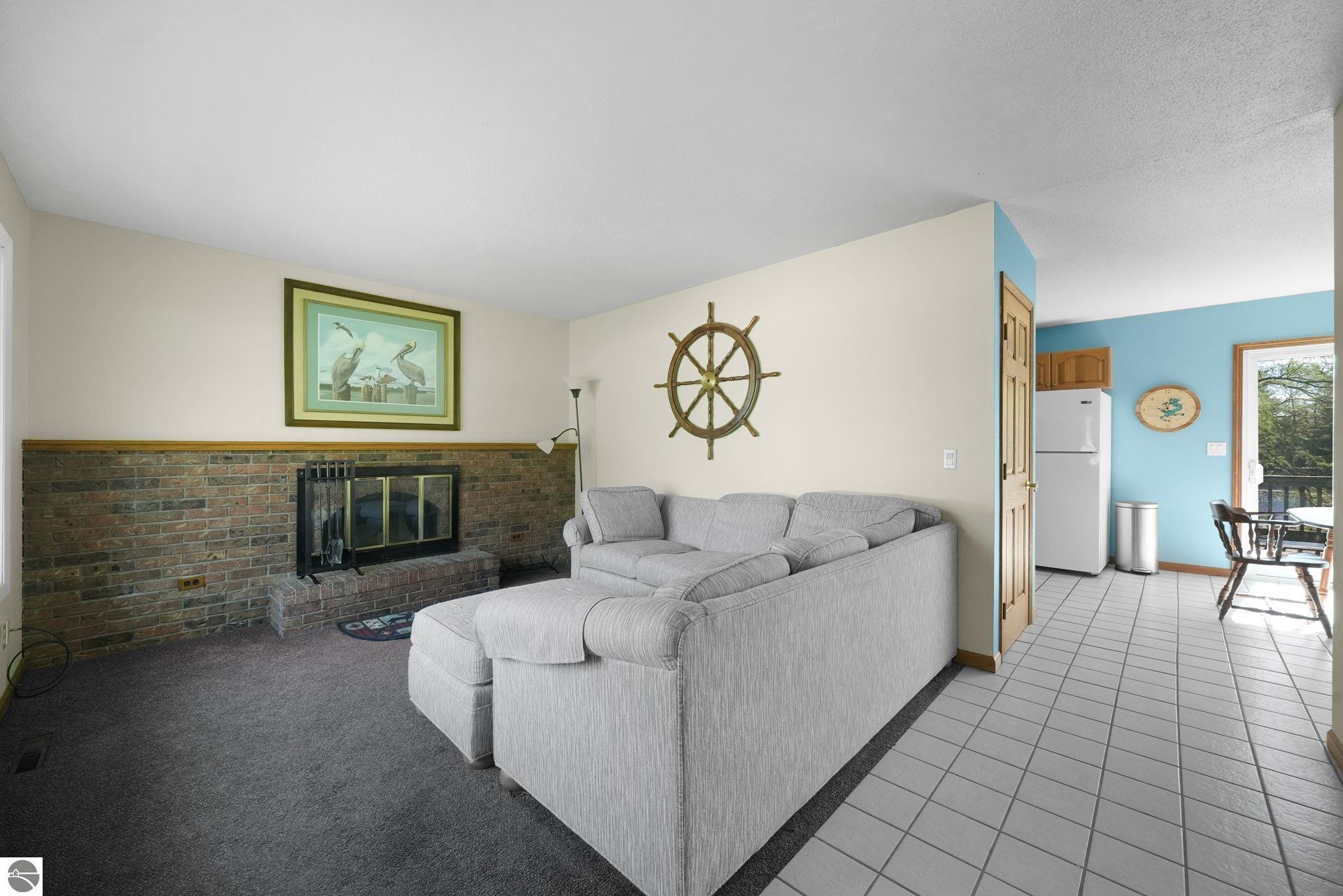 4064 N Spider Lake