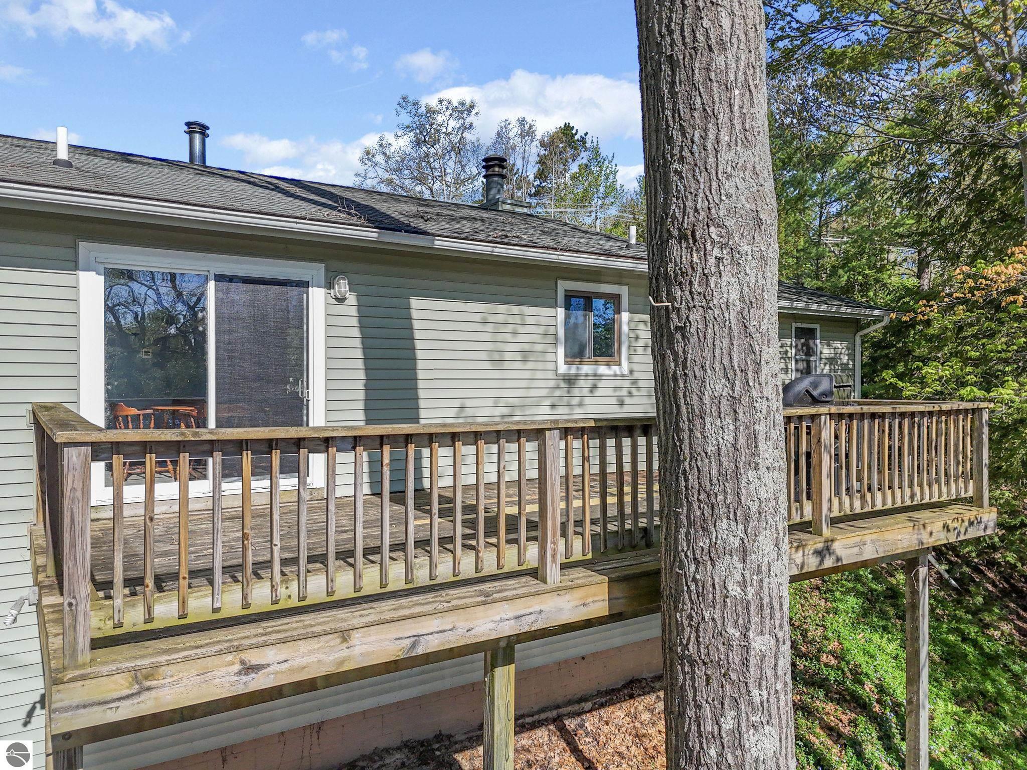 4064 N Spider Lake