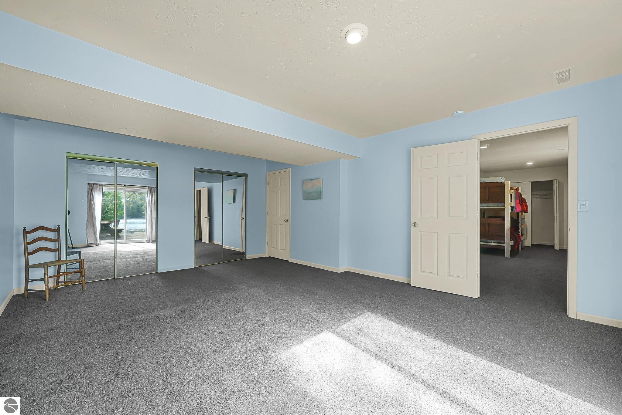 4064 N Spider Lake
